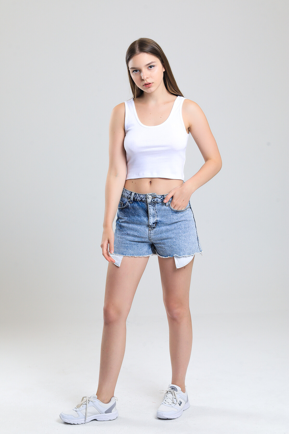 Askılı Nakış Detaylı Crop Bluz