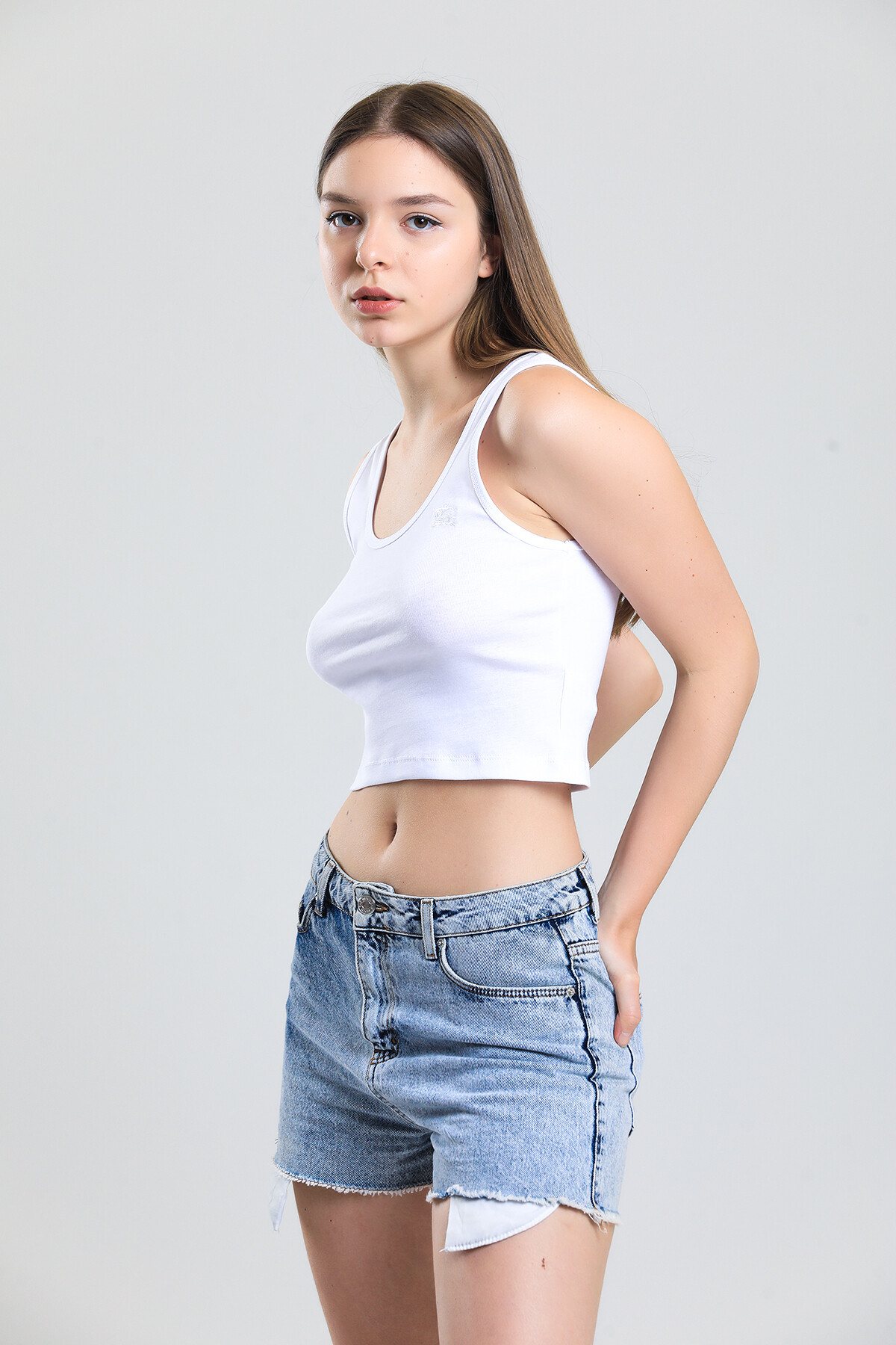Askılı Nakış Detaylı Crop Bluz