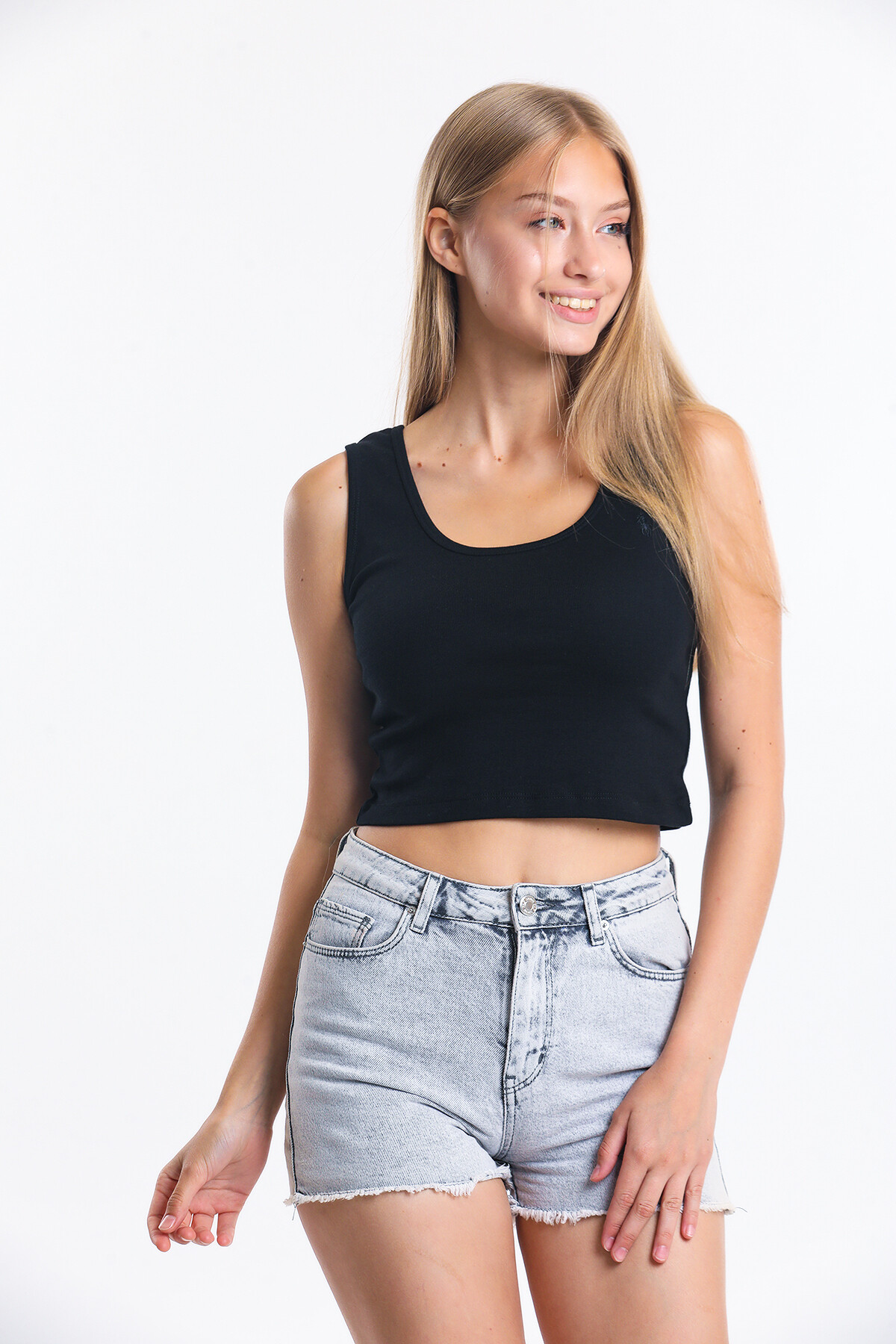 Askılı Nakış Detaylı Crop Bluz