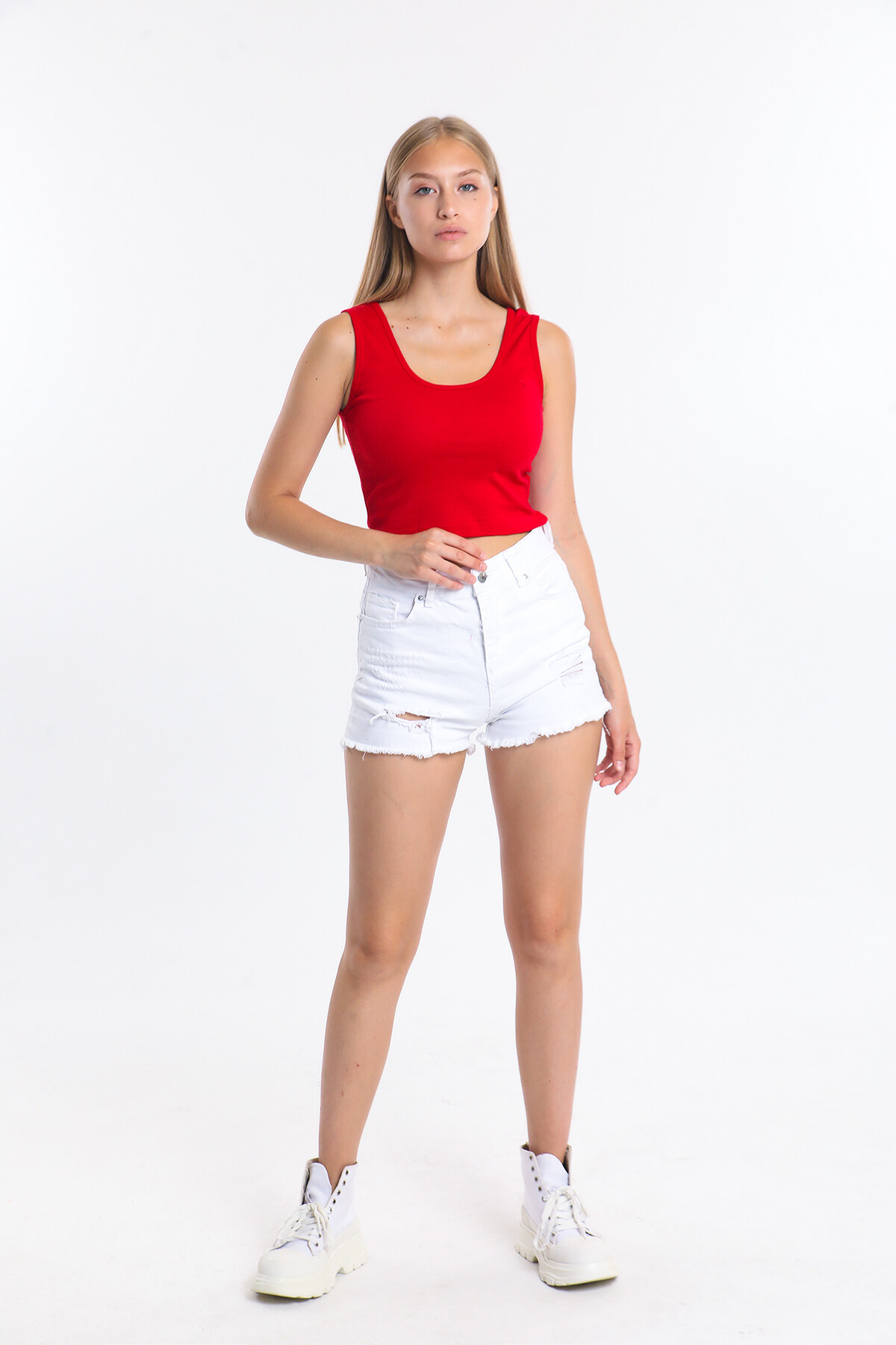 Askılı Nakış Detaylı Crop Bluz