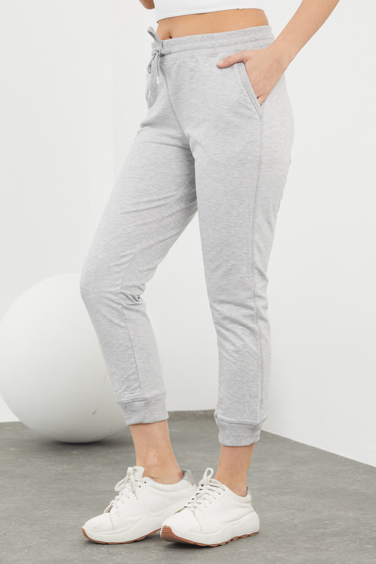 Beli ve Paçaları Lastikli Cepli Karyokalı Alt Eşofman