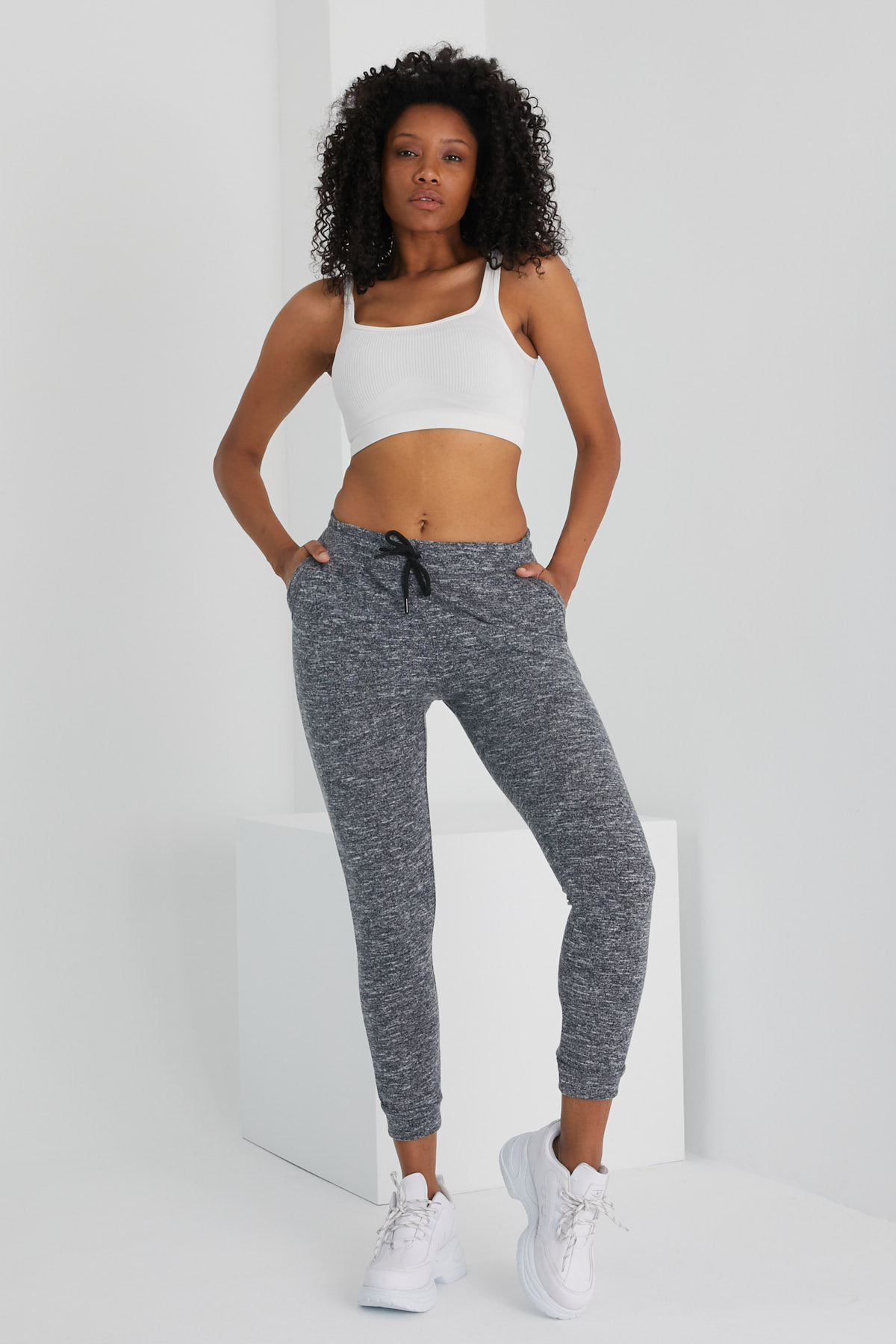 Beli ve Paçası Lastikli Cepli Alt Eşofman