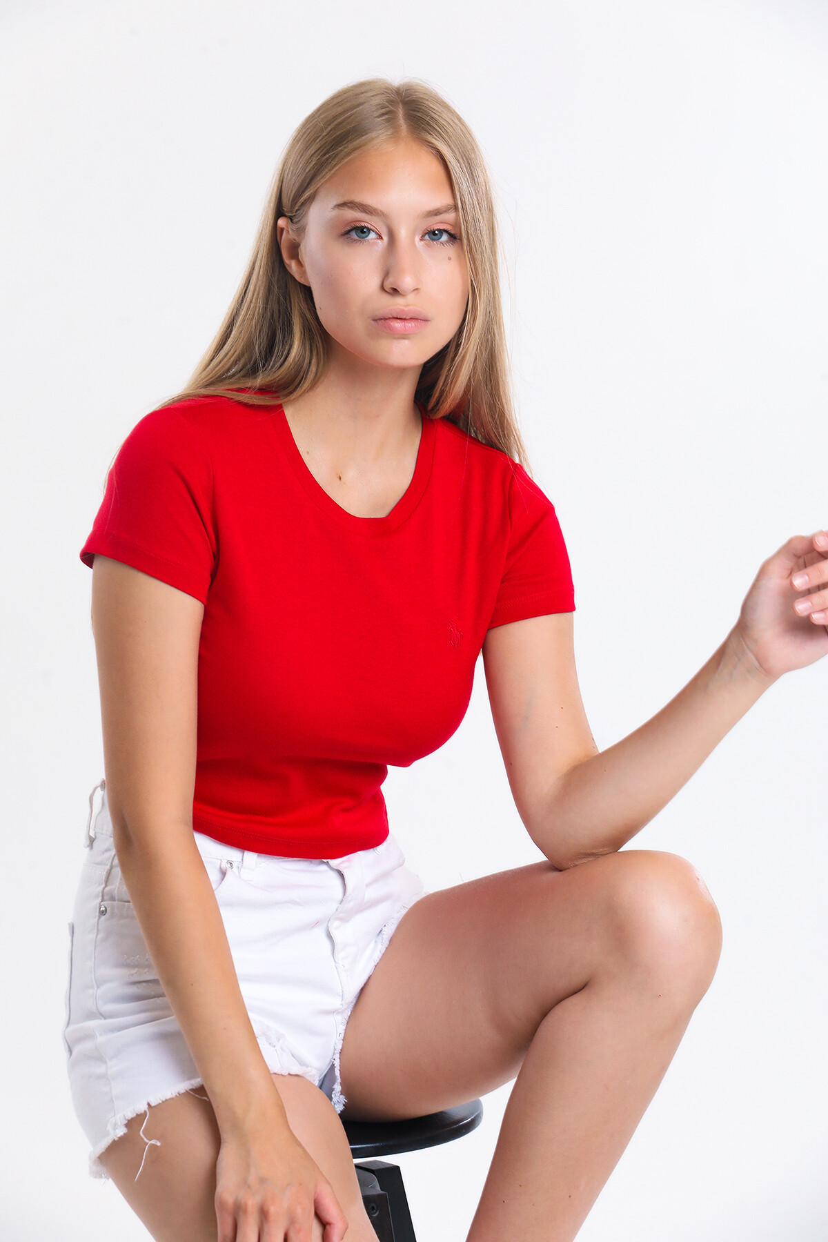 Bisiklet Yaka Nakış Detaylı Crop Bluz