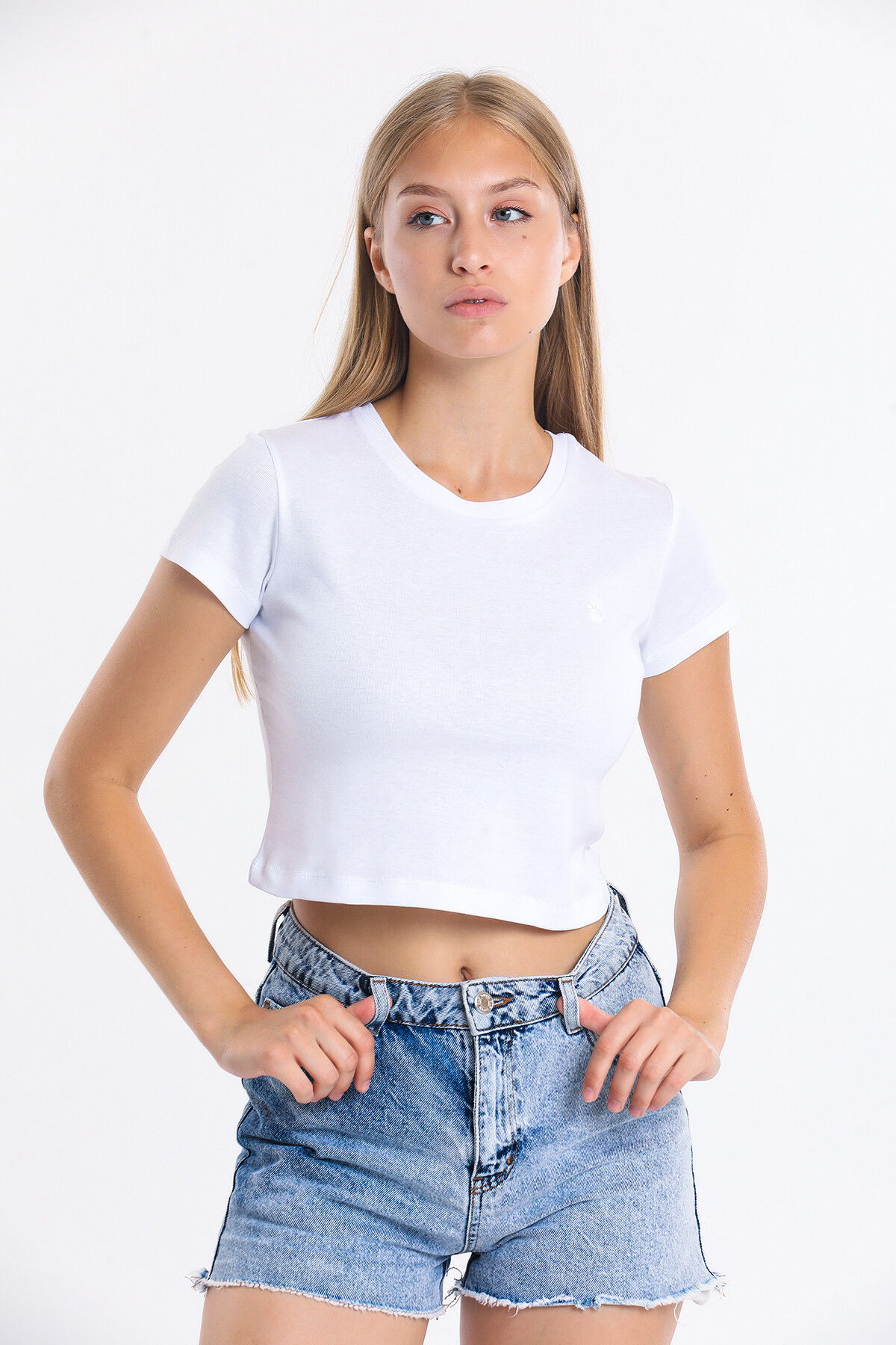 Bisiklet Yaka Nakış Detaylı Crop Bluz