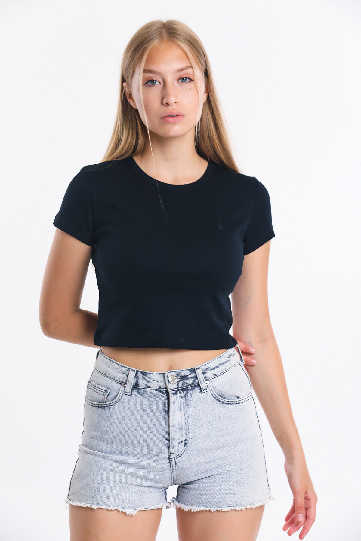 Bisiklet Yaka Nakış Detaylı Crop Bluz