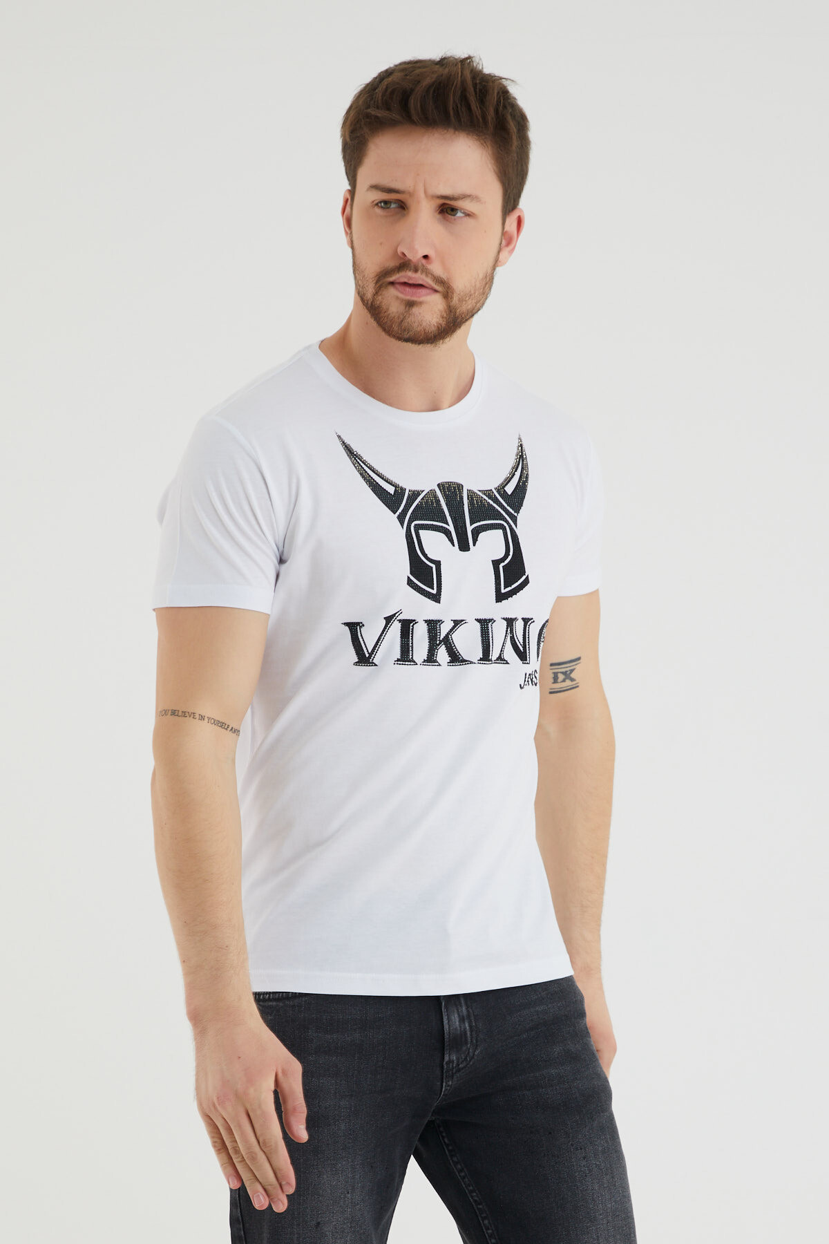 Bisiklet Yaka Viking Baskılı Taş Detaylı Tshirt