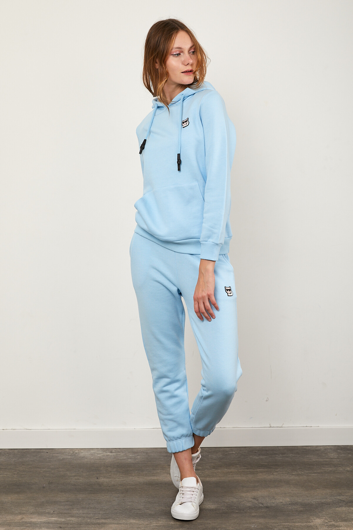 Kanguru Cepli Paçası Lastikli Kolları ve Eteği Ribanalı Eşofman Takım