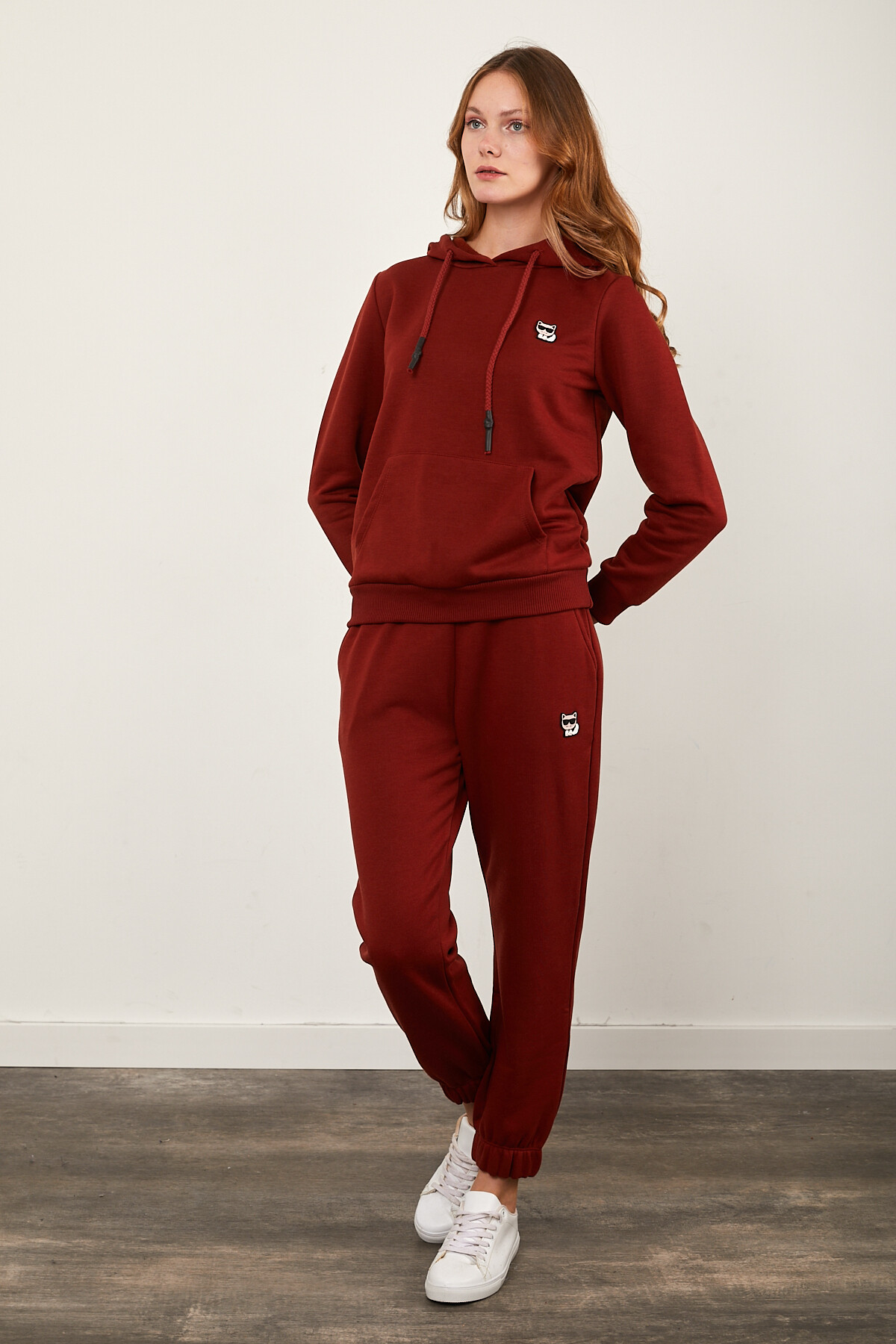 Kanguru Cepli Paçası Lastikli Kolları ve Eteği Ribanalı Eşofman Takım