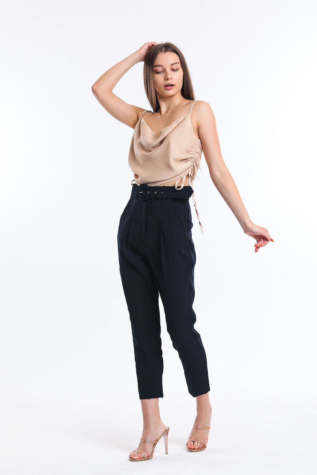 Kemerli Bilek Boy Kumaş Pantolon