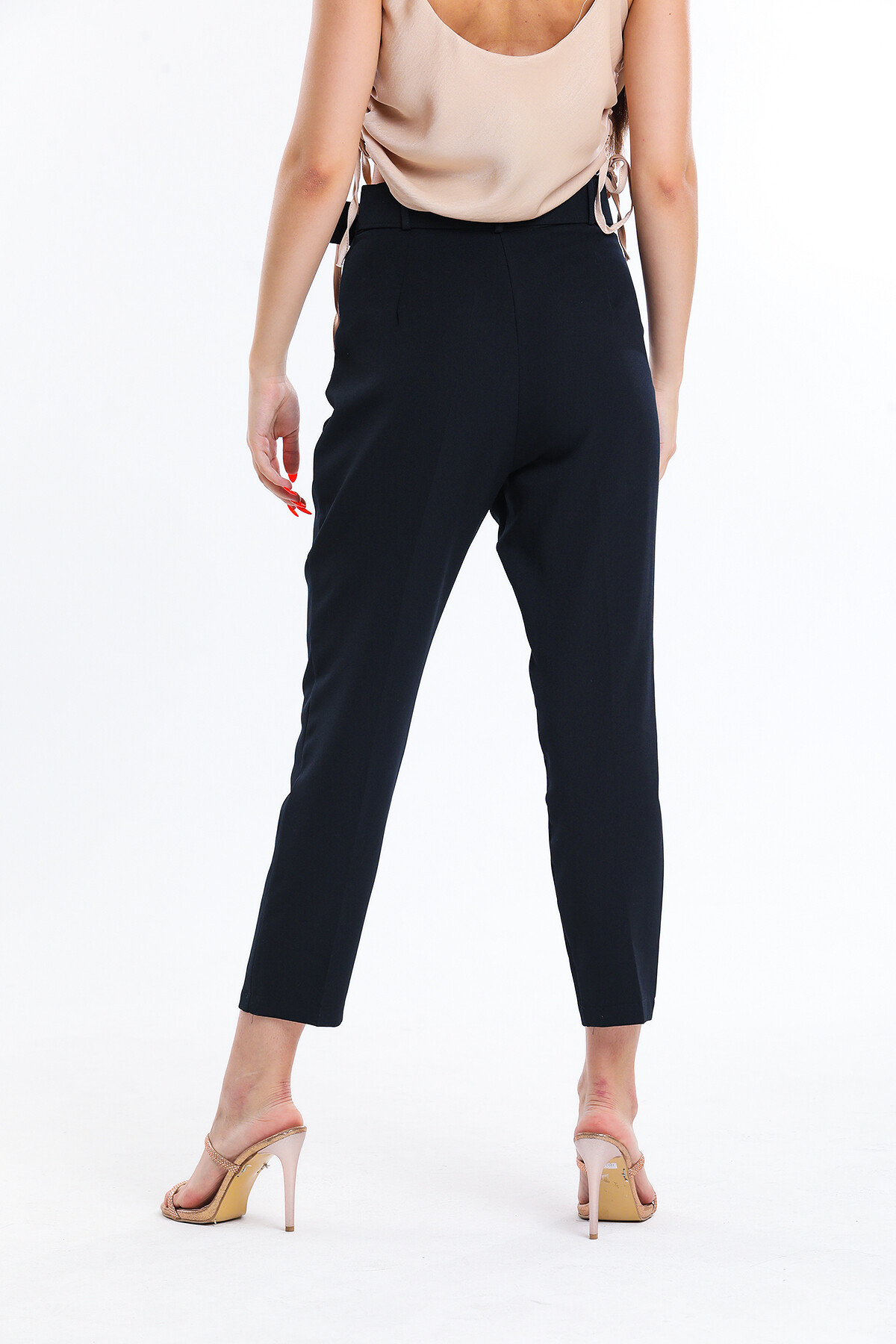 Kemerli Bilek Boy Kumaş Pantolon