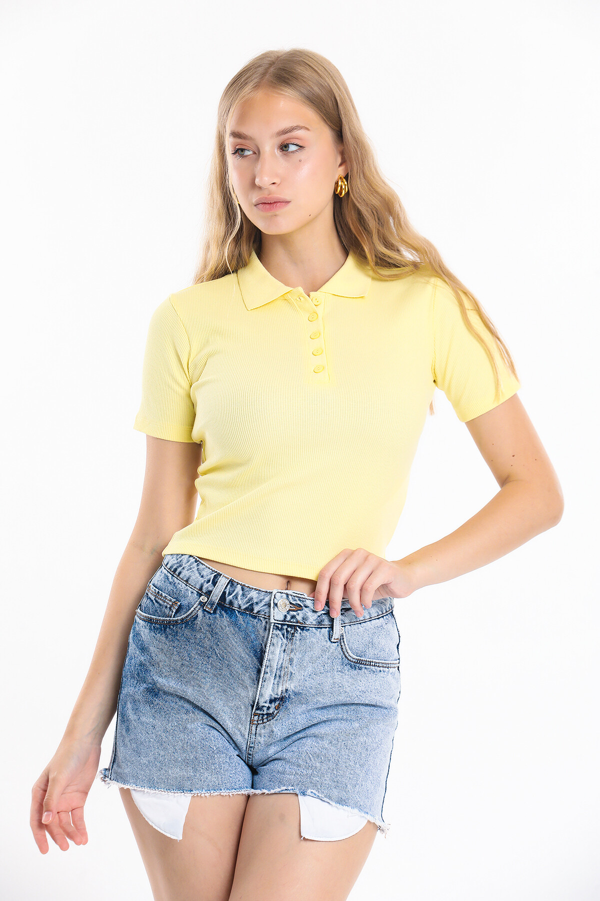 Polo Yaka Düğmeli Ribanalı Tişört