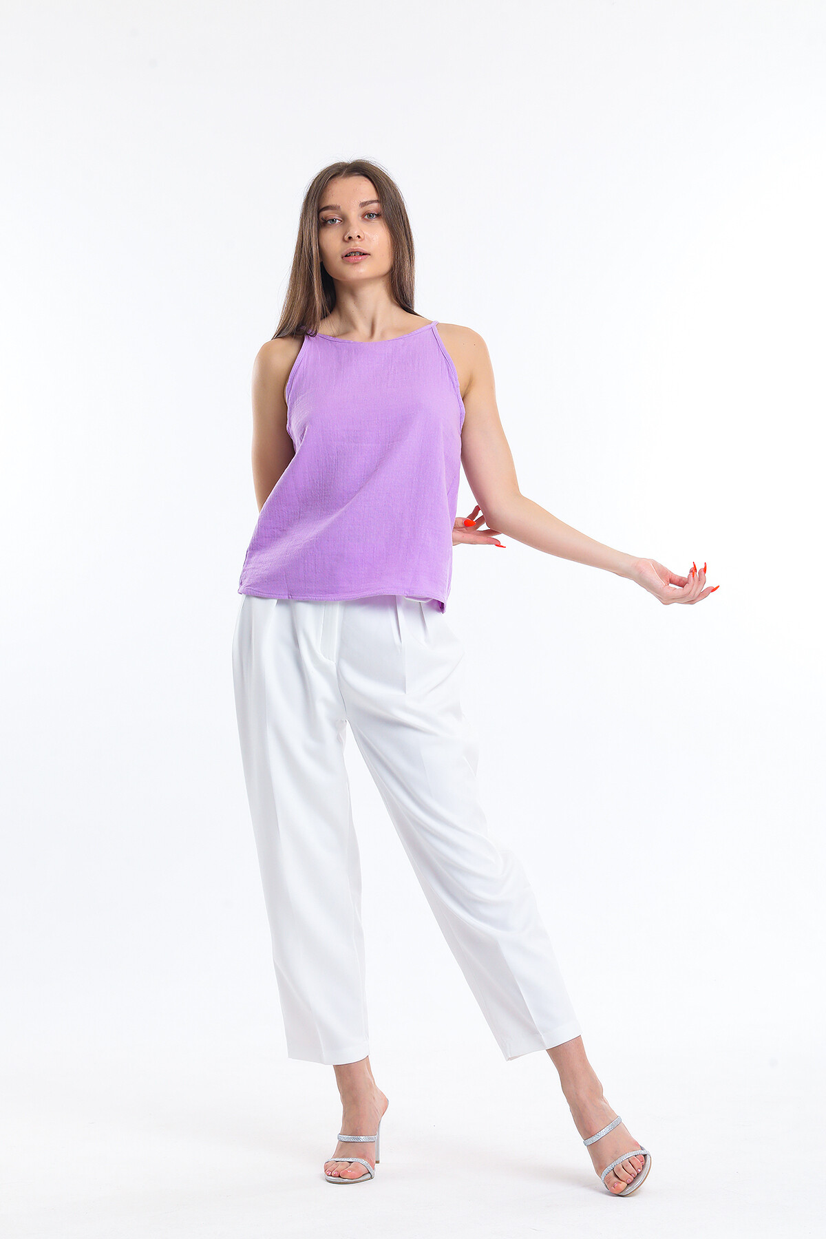 Sırtı Nakış Detaylı Bağlamalı Bluz