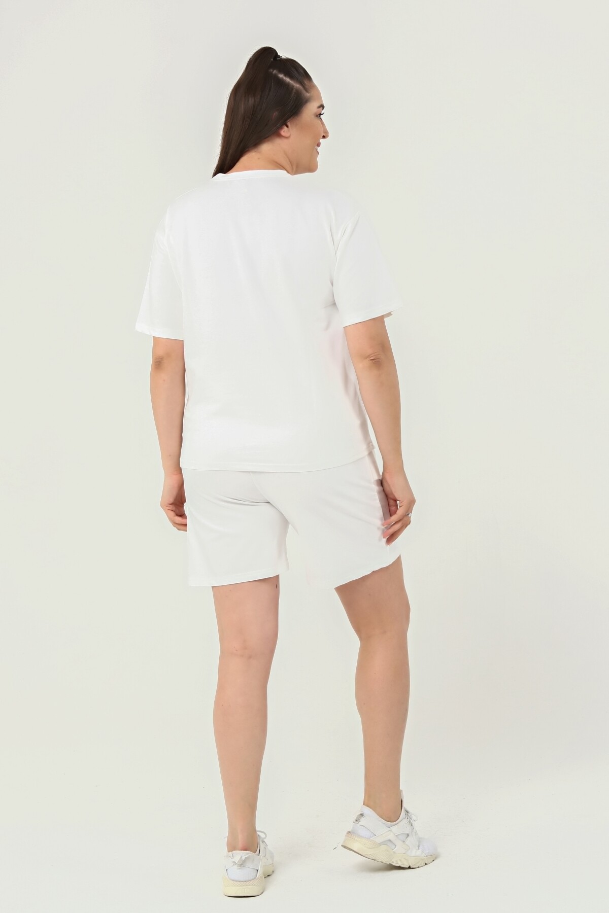 Taş İşlemeli Bisiklet Yaka Büyük Beden Şort Takım