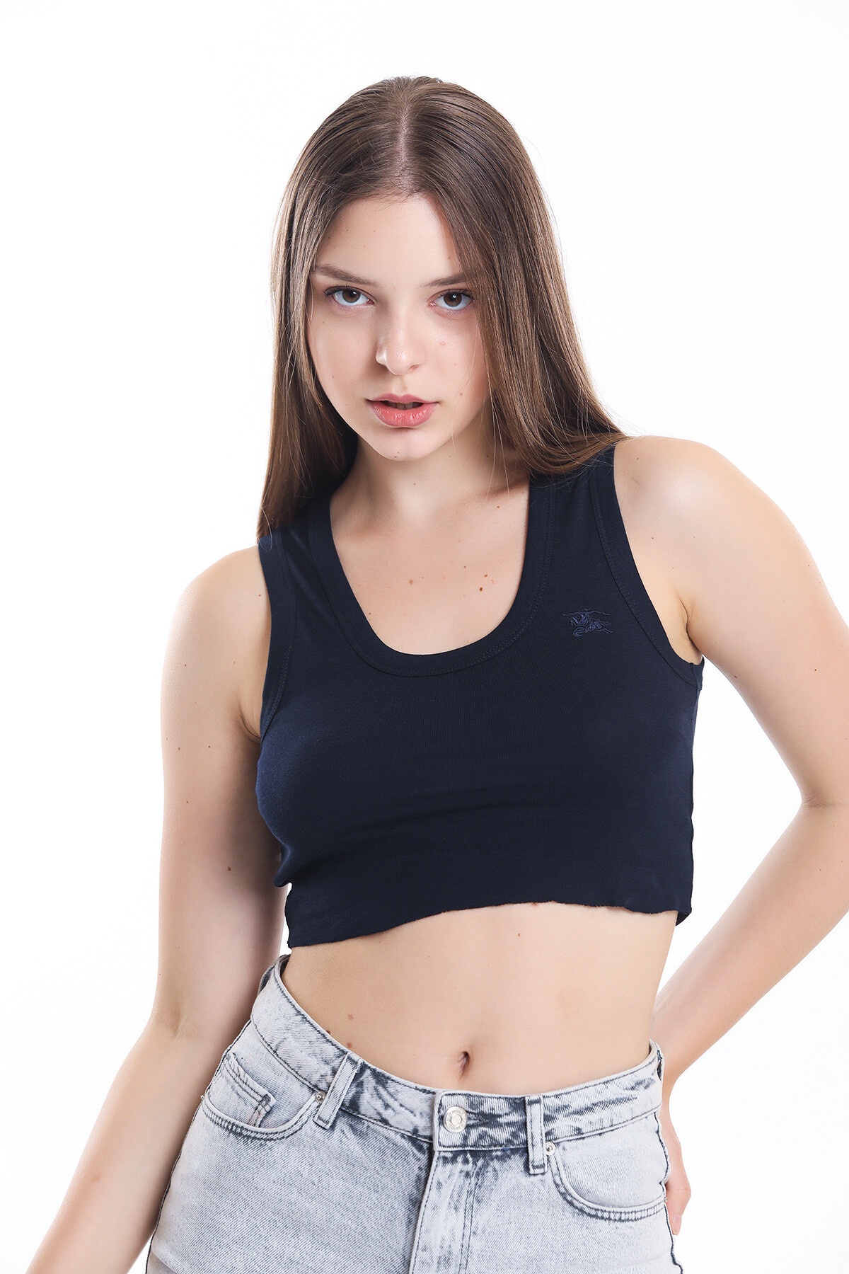 U Yaka Nakış Detaylı Kolsuz Crop Bluz