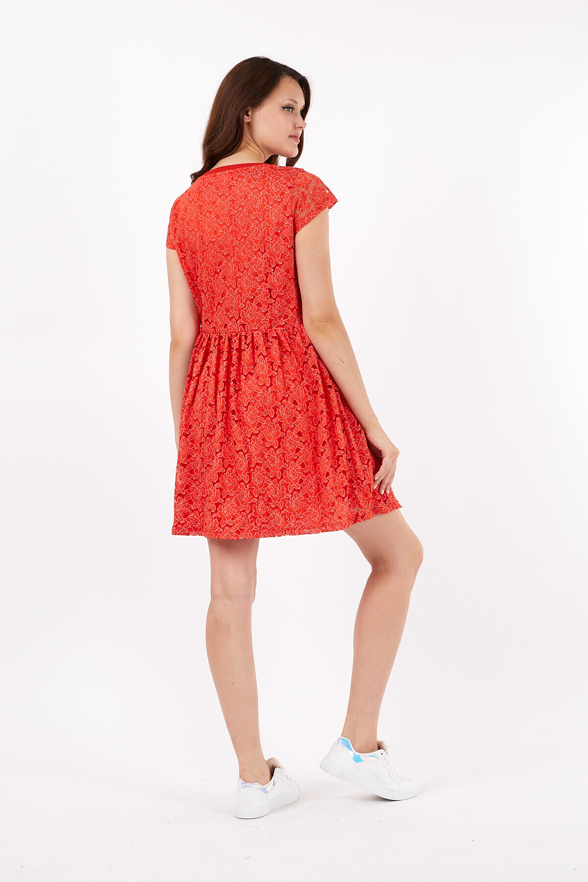 V Yaka Pileli Kesik Kol Papatya Desenli Yanı Fermuarlı Kısa Elbise