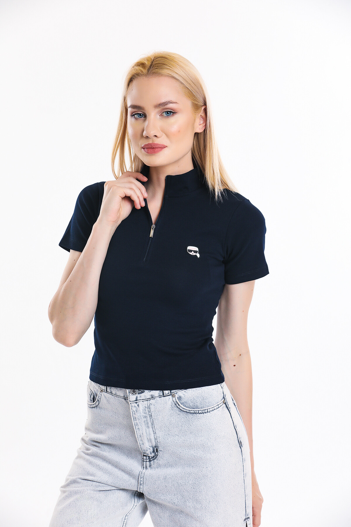 Yakası Fermuarlı Armalı Bluz