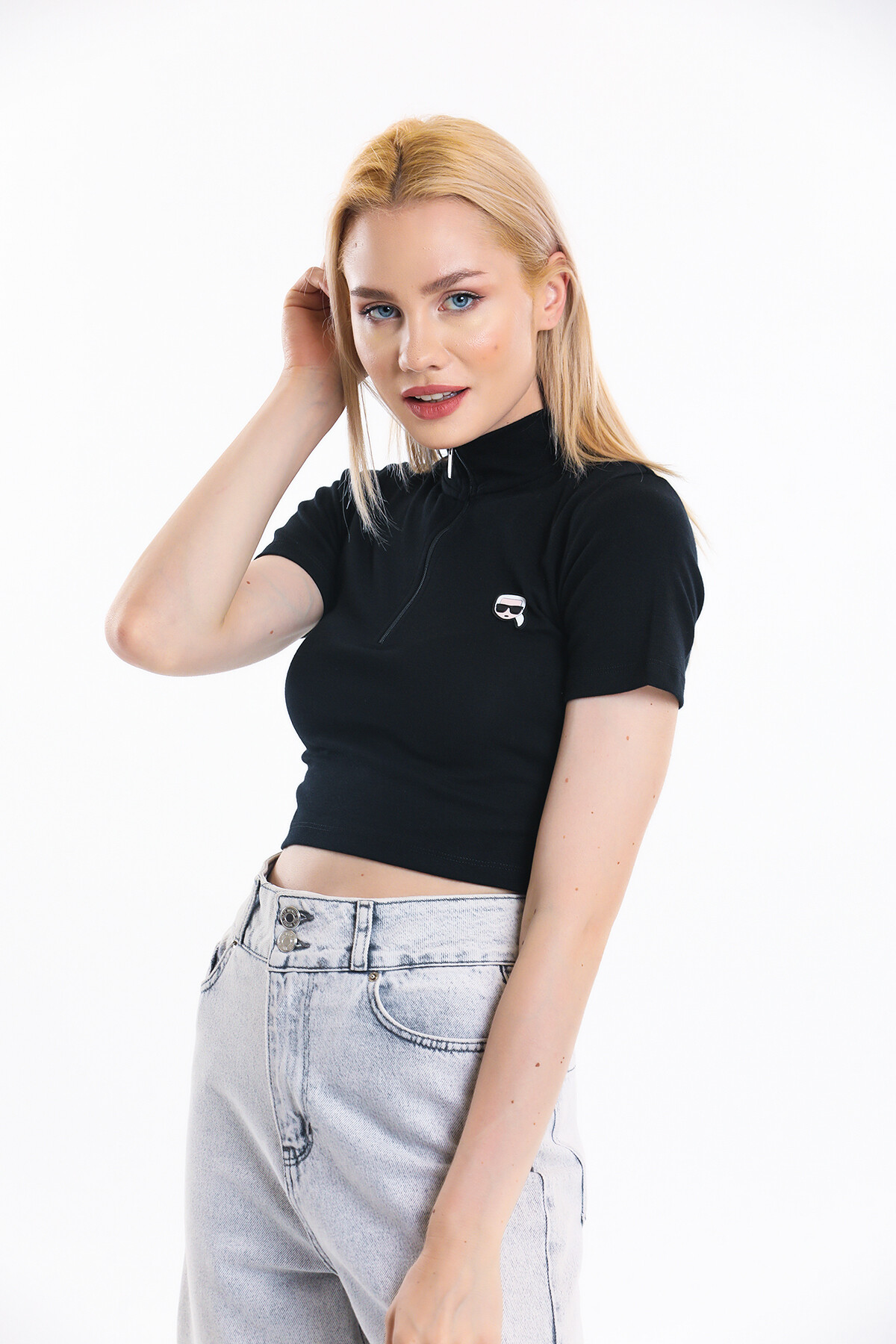 Yakası Fermuarlı Armalı Crop Bluz