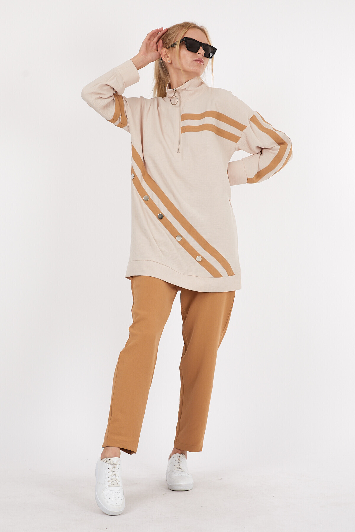 Yakası Fermuarlı Önü ve Kolları Şeritli Drop Detaylı Eşofman Takım