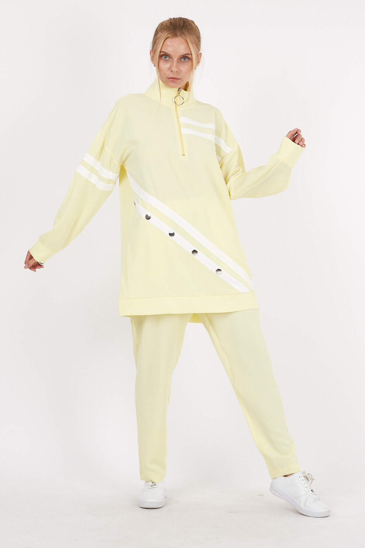 Yakası Fermuarlı Önü ve Kolları Şeritli Drop Detaylı Eşofman Takım