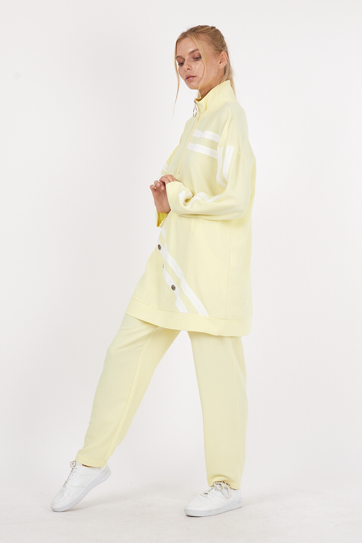 Yakası Fermuarlı Önü ve Kolları Şeritli Drop Detaylı Eşofman Takım