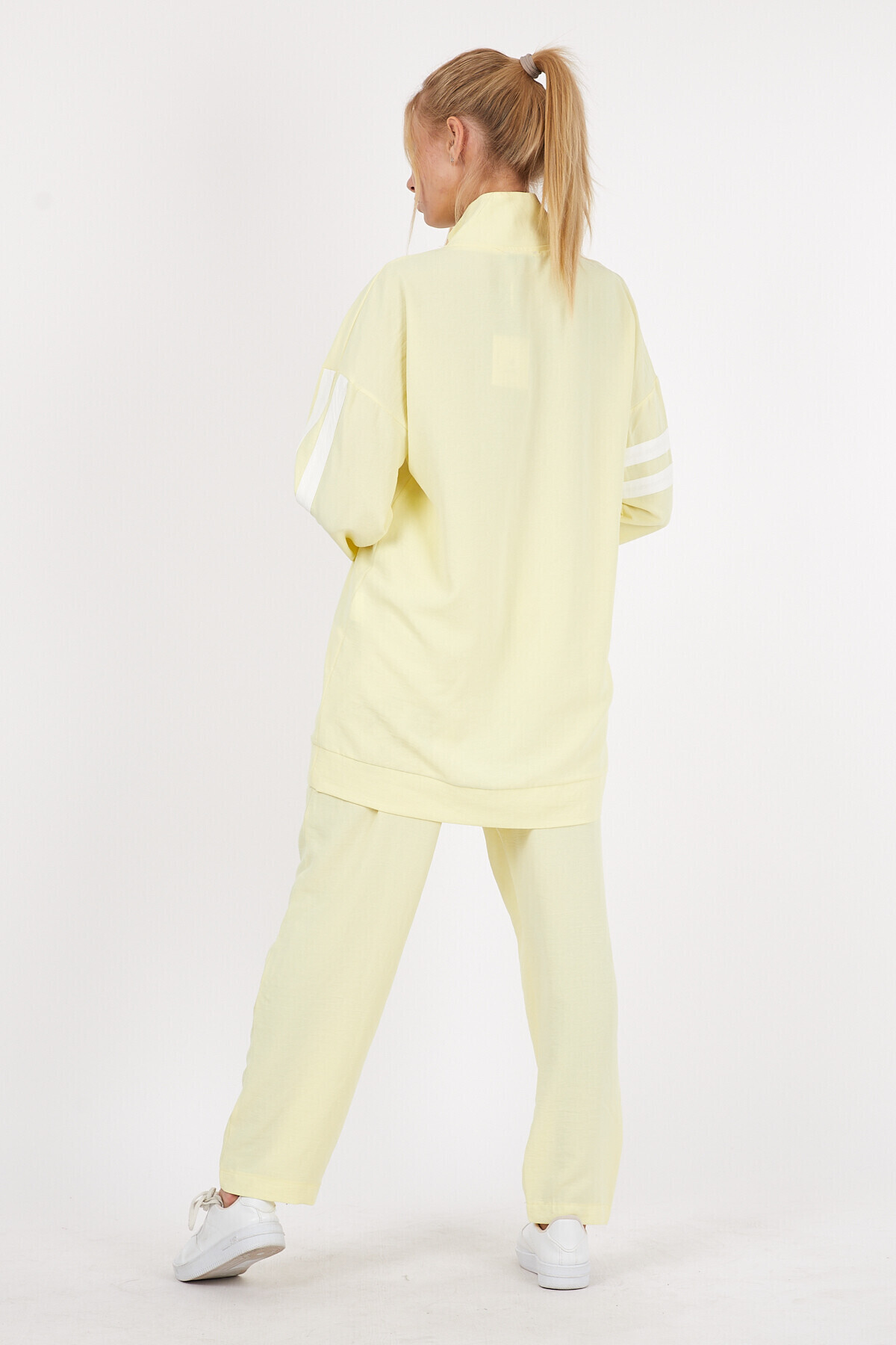 Yakası Fermuarlı Önü ve Kolları Şeritli Drop Detaylı Eşofman Takım