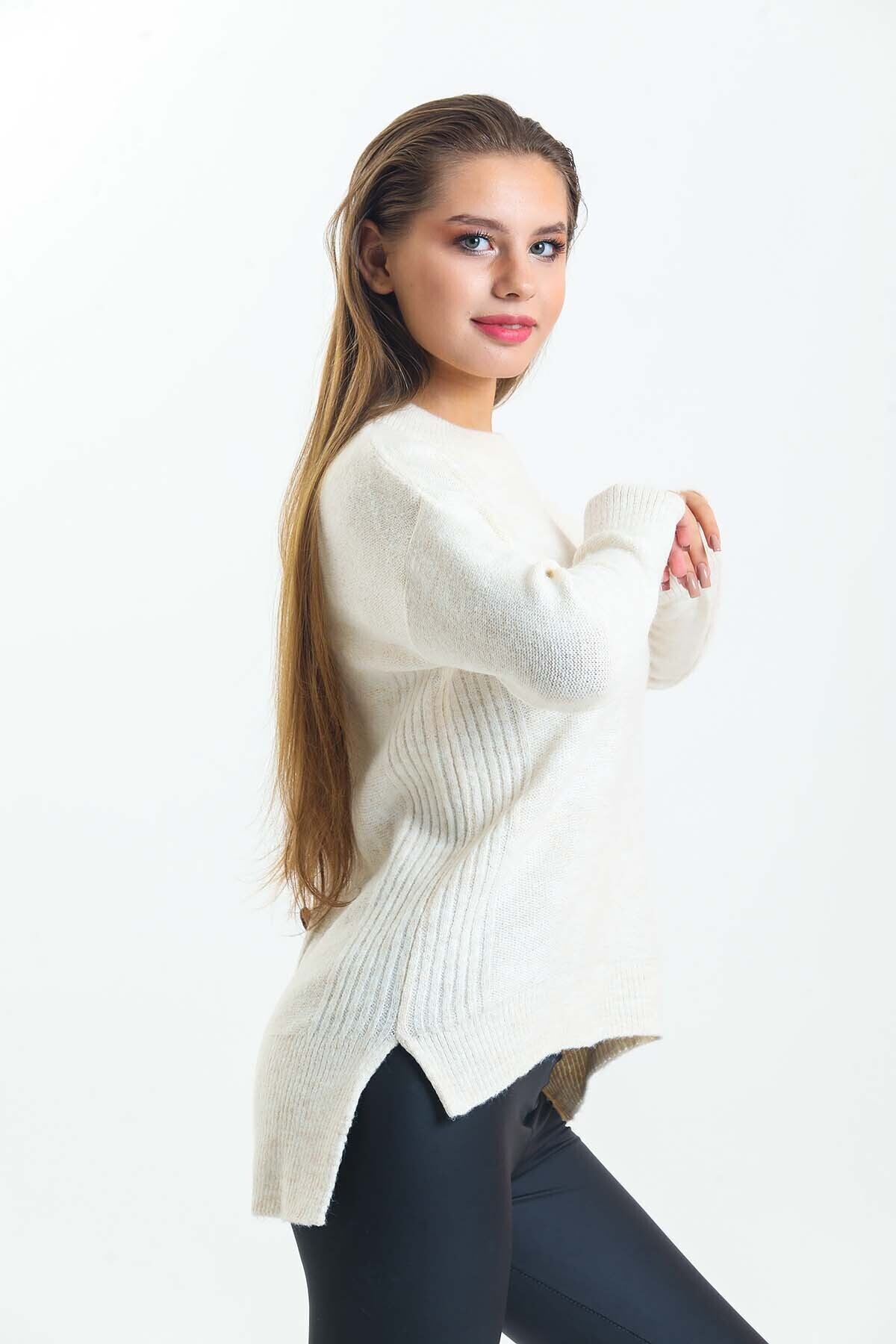 Arkası Düğme Detaylı Önü Kısa Yarasa Kol Triko Kazak