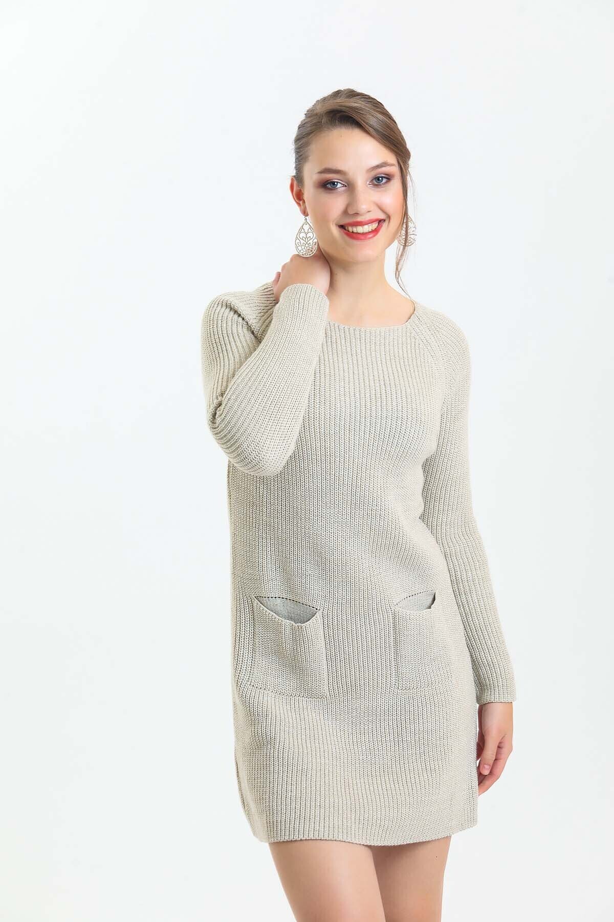 Geniş Yaka Önü Cepli Simli Uzun Kol Triko Elbise
