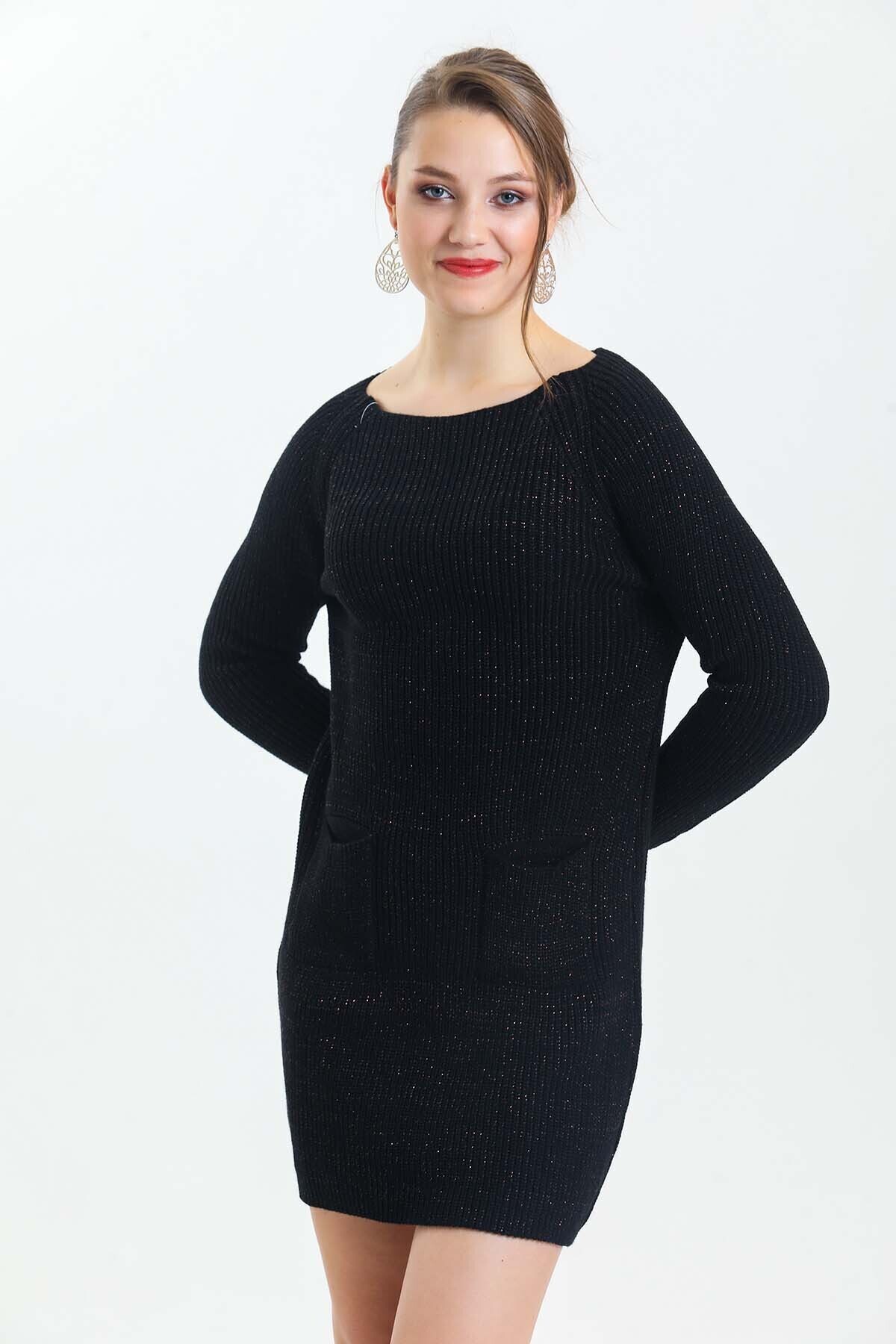 Geniş Yaka Önü Cepli Simli Uzun Kol Triko Elbise