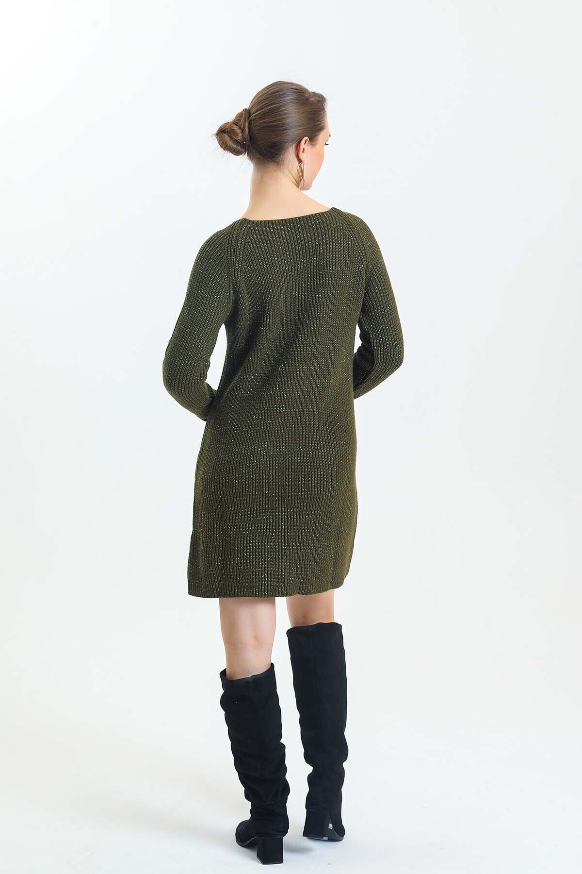 Geniş Yaka Önü Cepli Simli Uzun Kol Triko Elbise