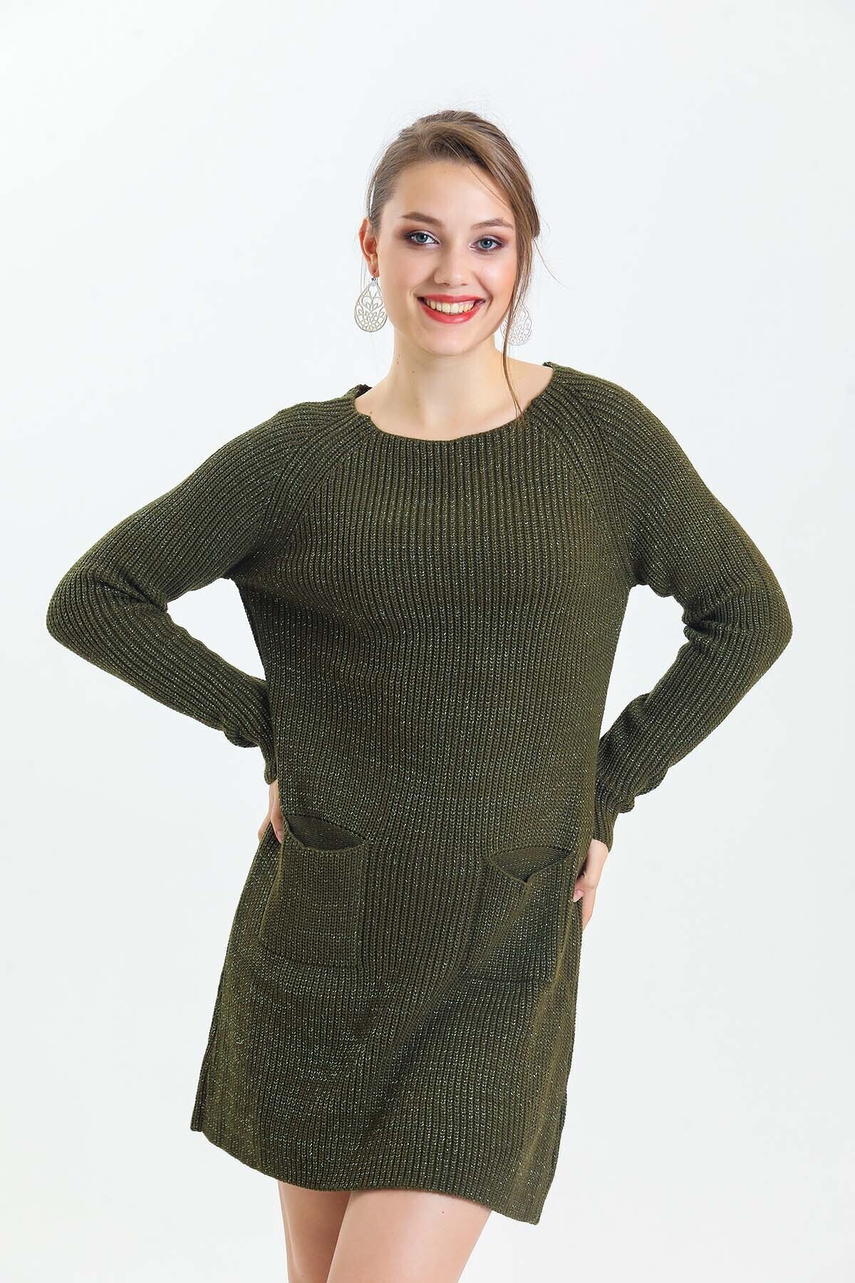 Geniş Yaka Önü Cepli Simli Uzun Kol Triko Elbise