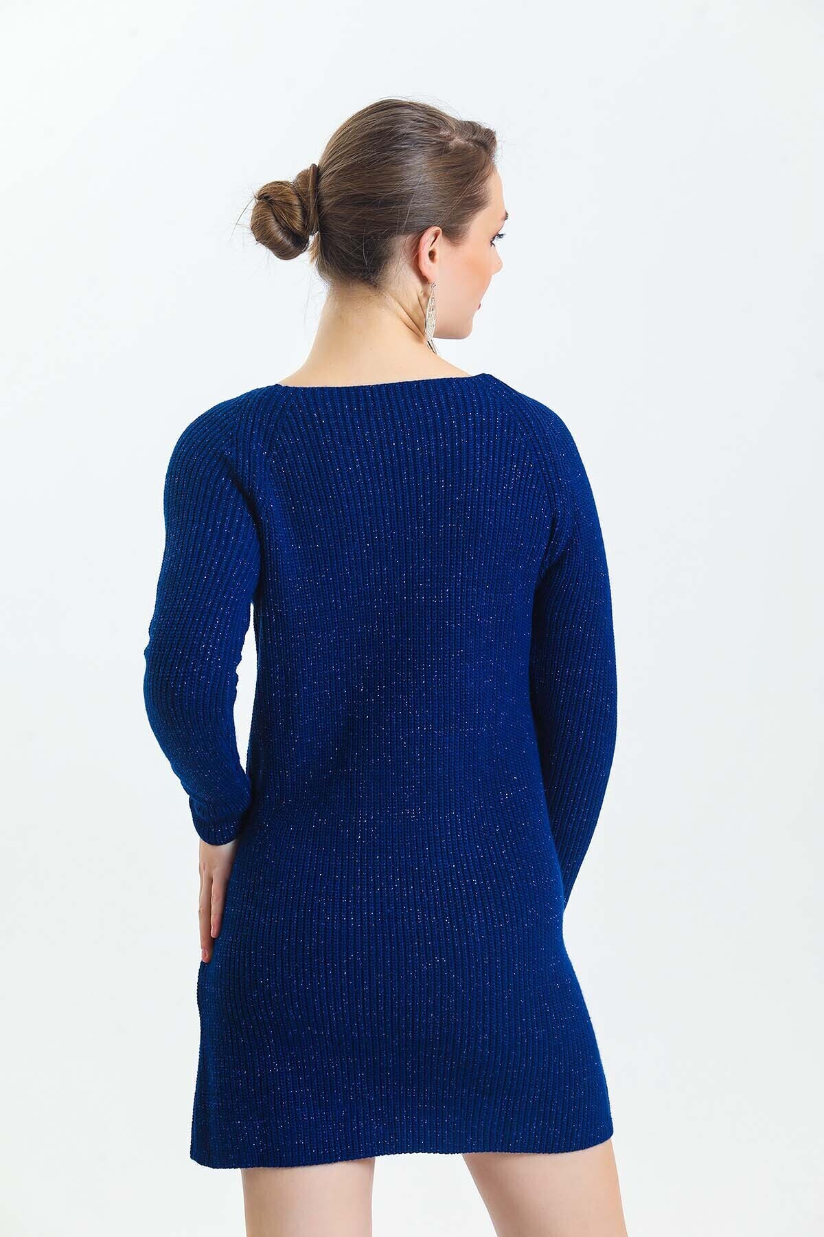 Geniş Yaka Önü Cepli Simli Uzun Kol Triko Elbise