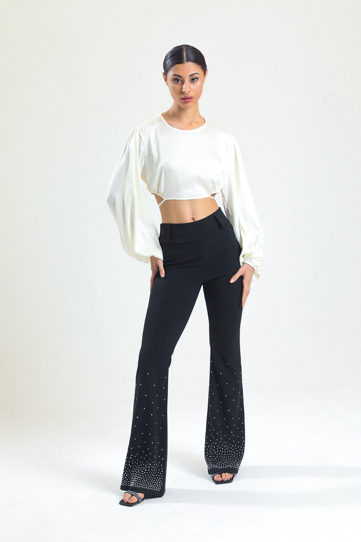 KADIN Balon Kol Eteği Bağcıklı Saten Crop Bluz