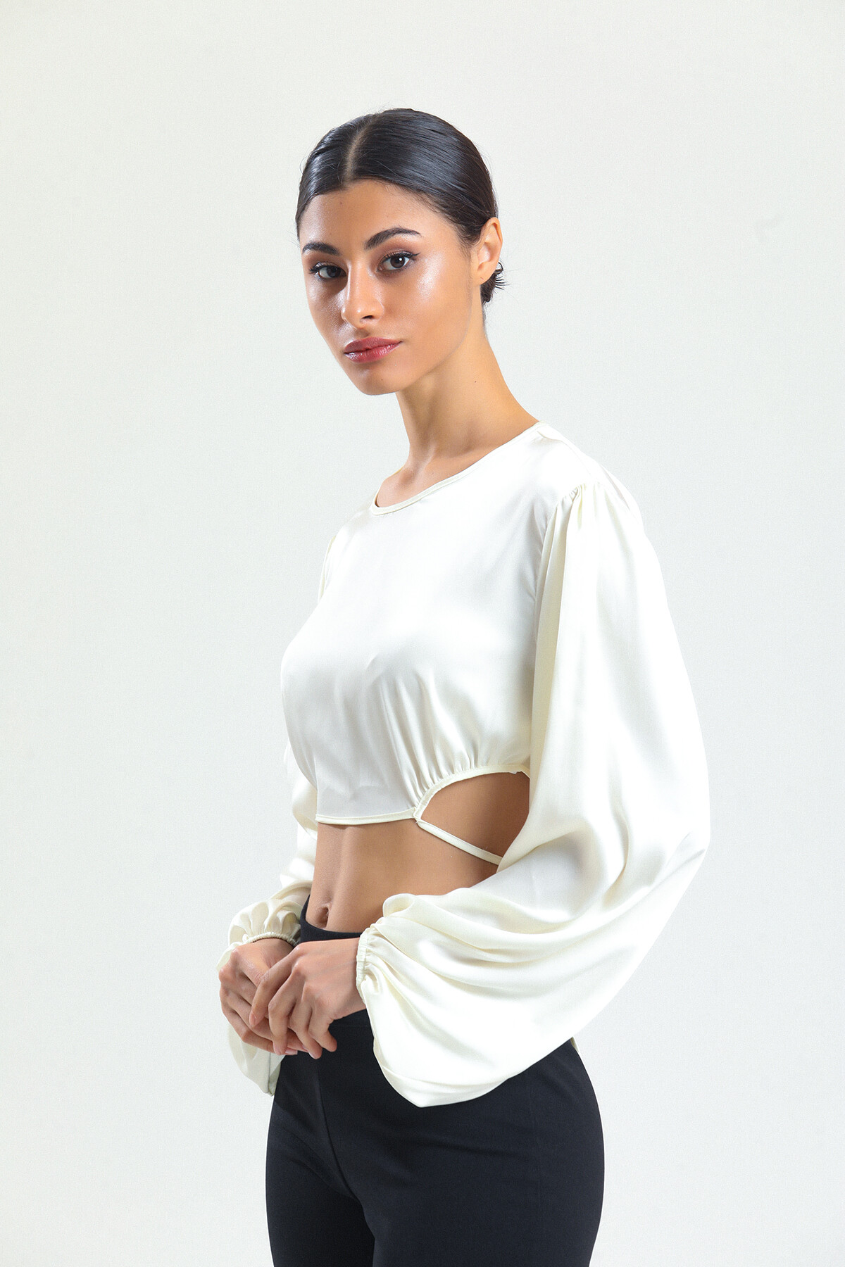 KADIN Balon Kol Eteği Bağcıklı Saten Crop Bluz