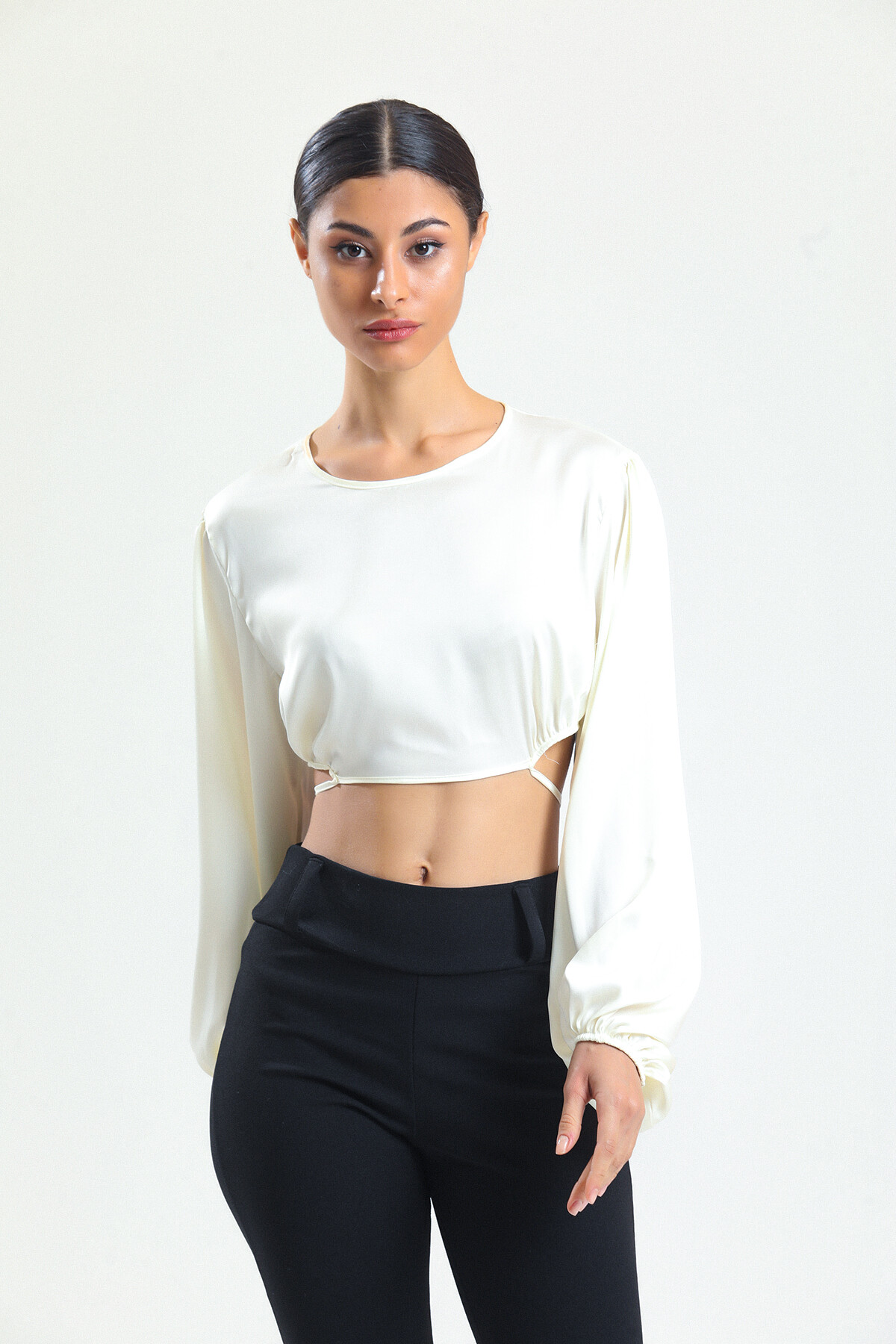 KADIN Balon Kol Eteği Bağcıklı Saten Crop Bluz