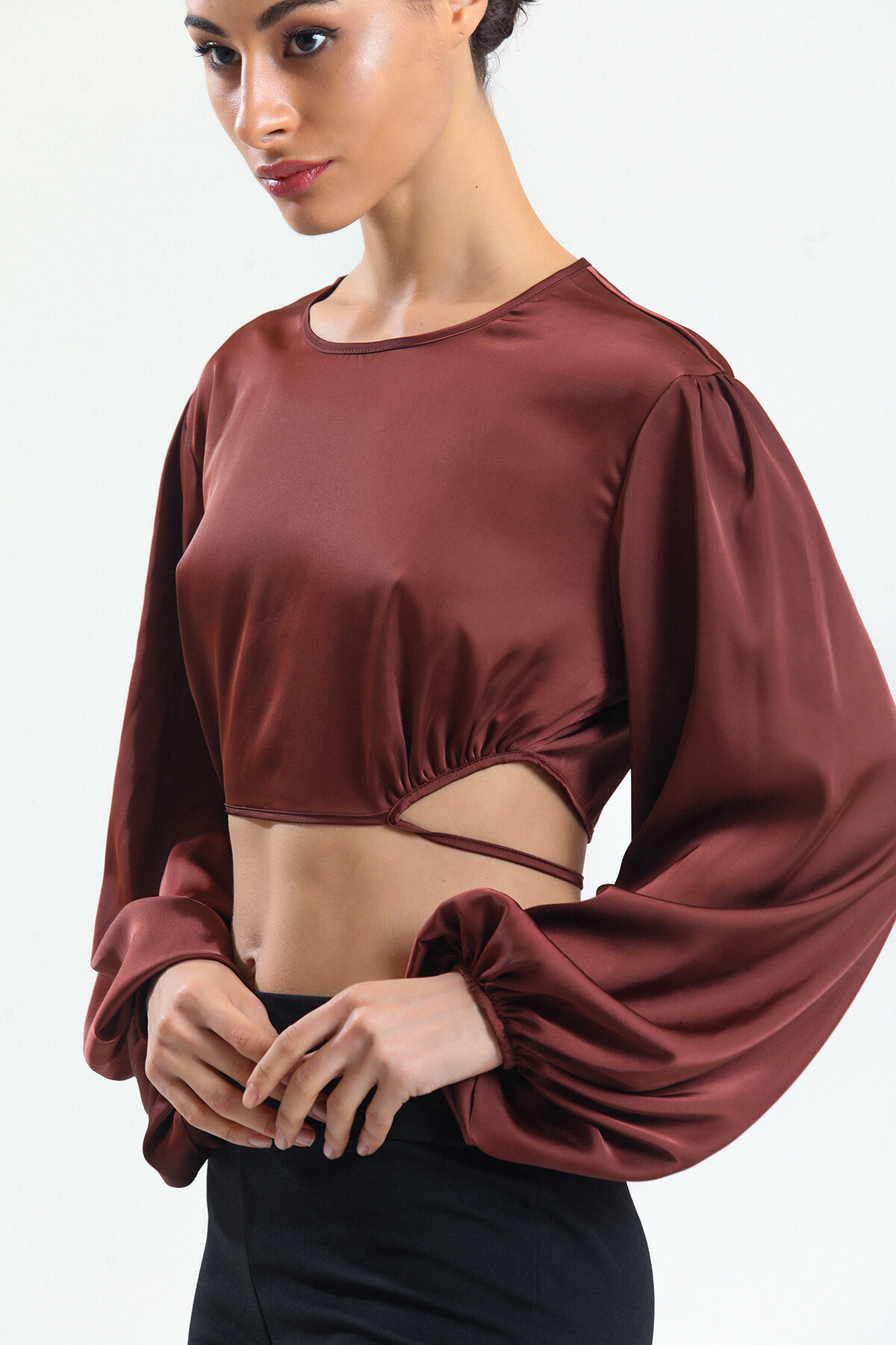 KADIN Balon Kol Eteği Bağcıklı Saten Crop Bluz