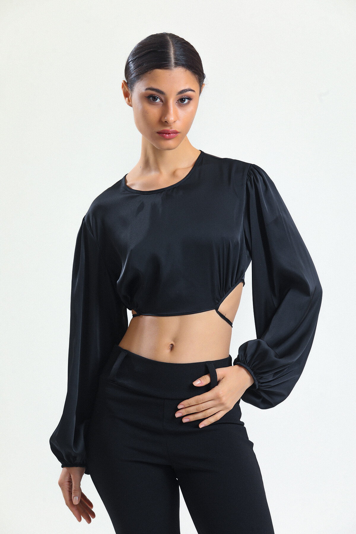 KADIN Balon Kol Eteği Bağcıklı Saten Crop Bluz