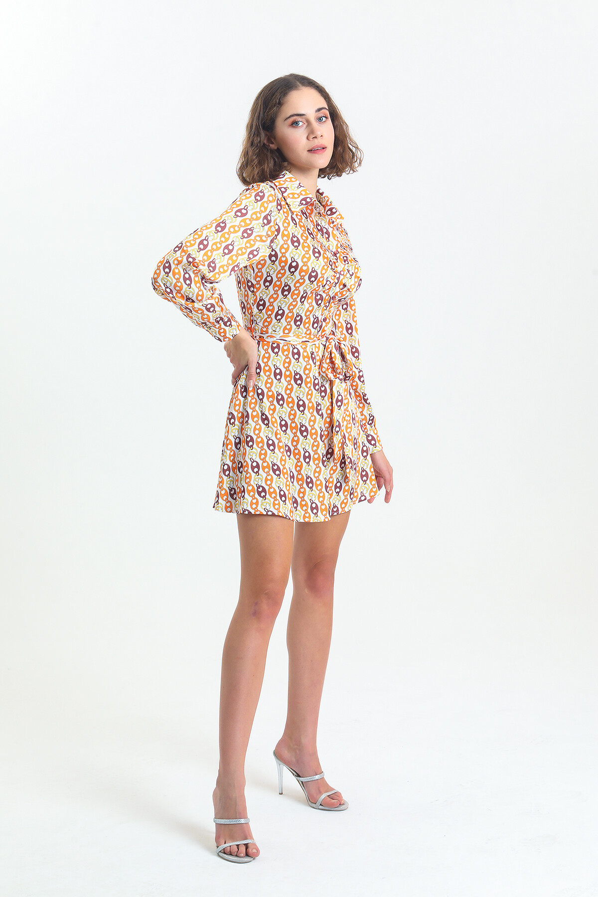 Kadın Gömlek Yaka Robası Büzgülü Düğmeli Kuşaklı Desenli Saten Kısa Elbise