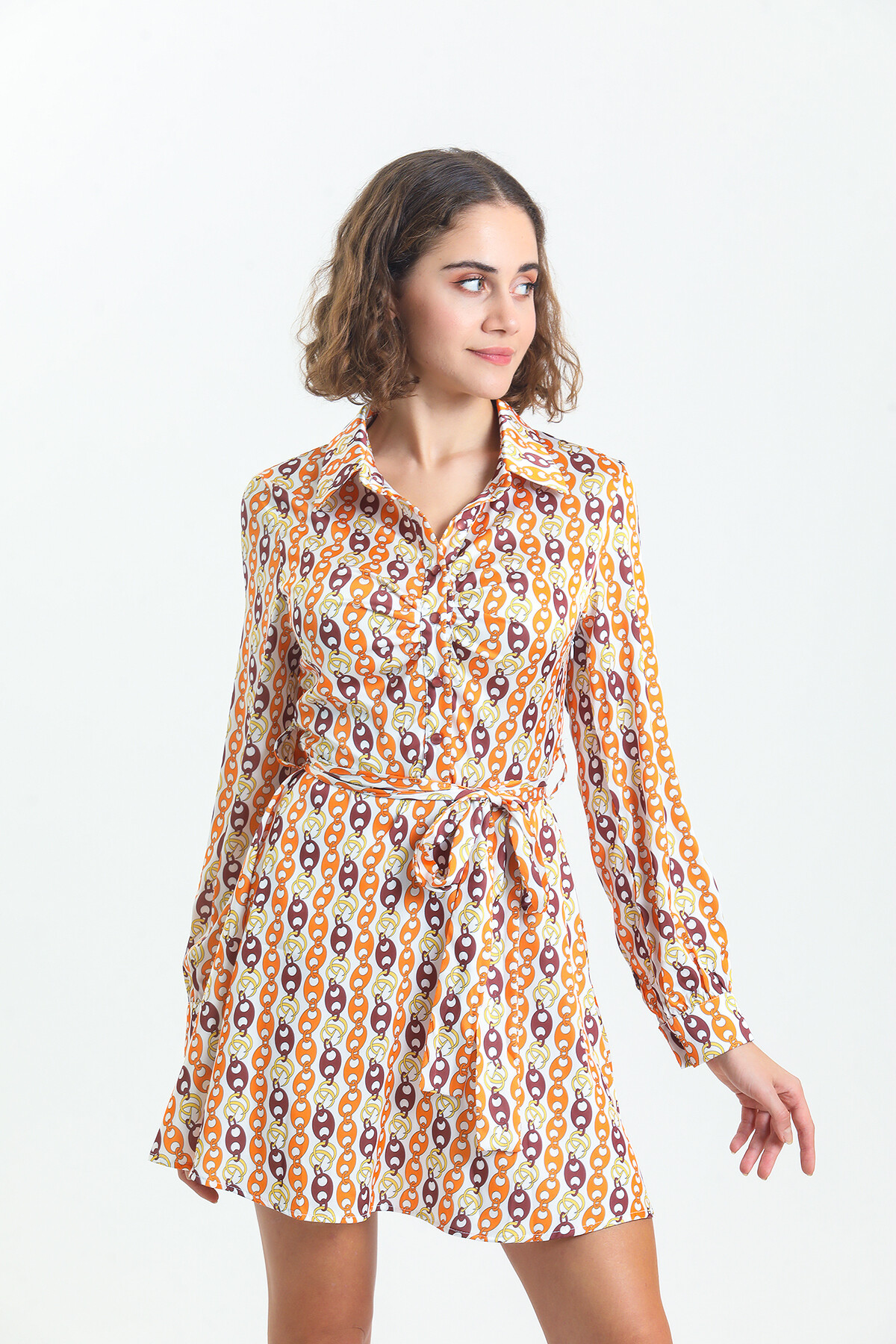 Kadın Gömlek Yaka Robası Büzgülü Düğmeli Kuşaklı Desenli Saten Kısa Elbise