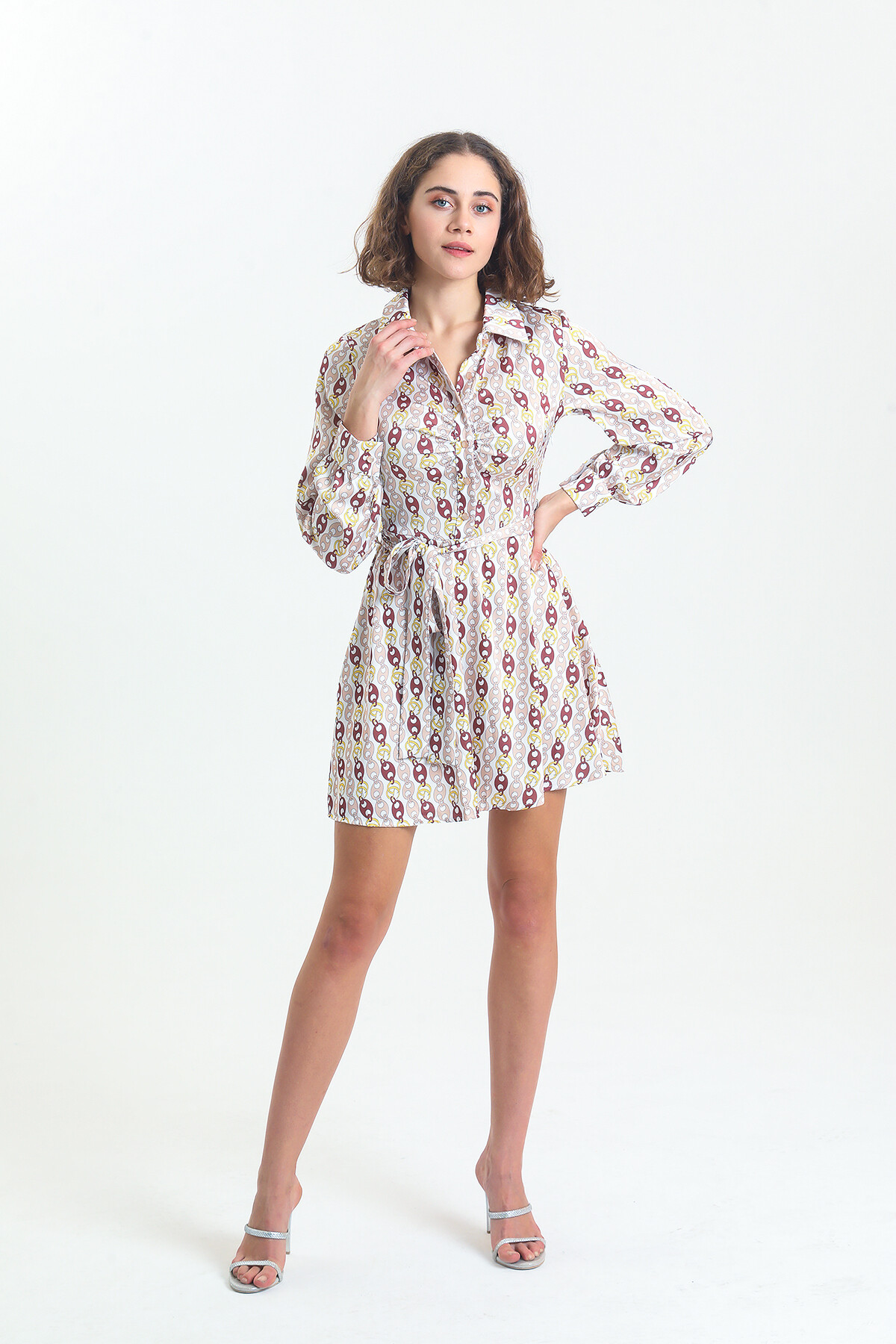 Kadın Gömlek Yaka Robası Büzgülü Düğmeli Kuşaklı Desenli Saten Kısa Elbise