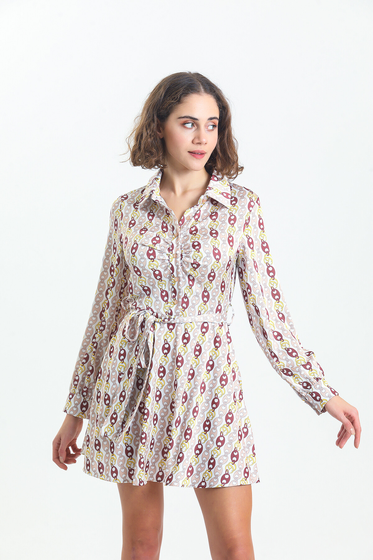 Kadın Gömlek Yaka Robası Büzgülü Düğmeli Kuşaklı Desenli Saten Kısa Elbise