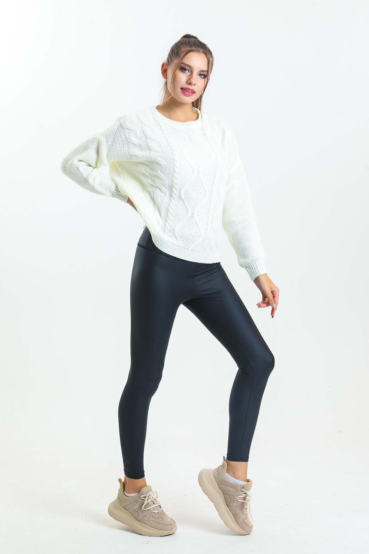 Önü Saç Örgülü Arkası Yırtmaçlı Bisiklet Yaka Örgülü Salaş Kazak