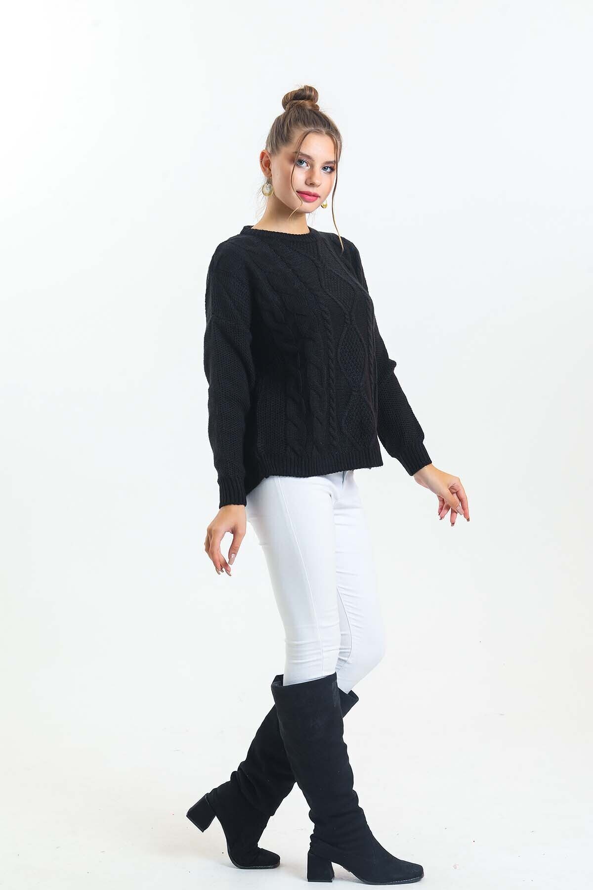 Önü Saç Örgülü Arkası Yırtmaçlı Bisiklet Yaka Örgülü Salaş Kazak