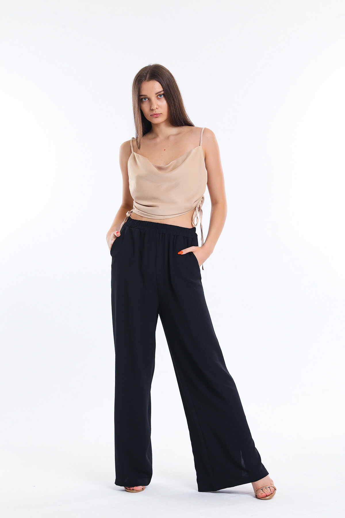 Paçaları Yırtmaçlı Beli Lastikli Cepli Yüksek Bel Bol Paça Pantolon