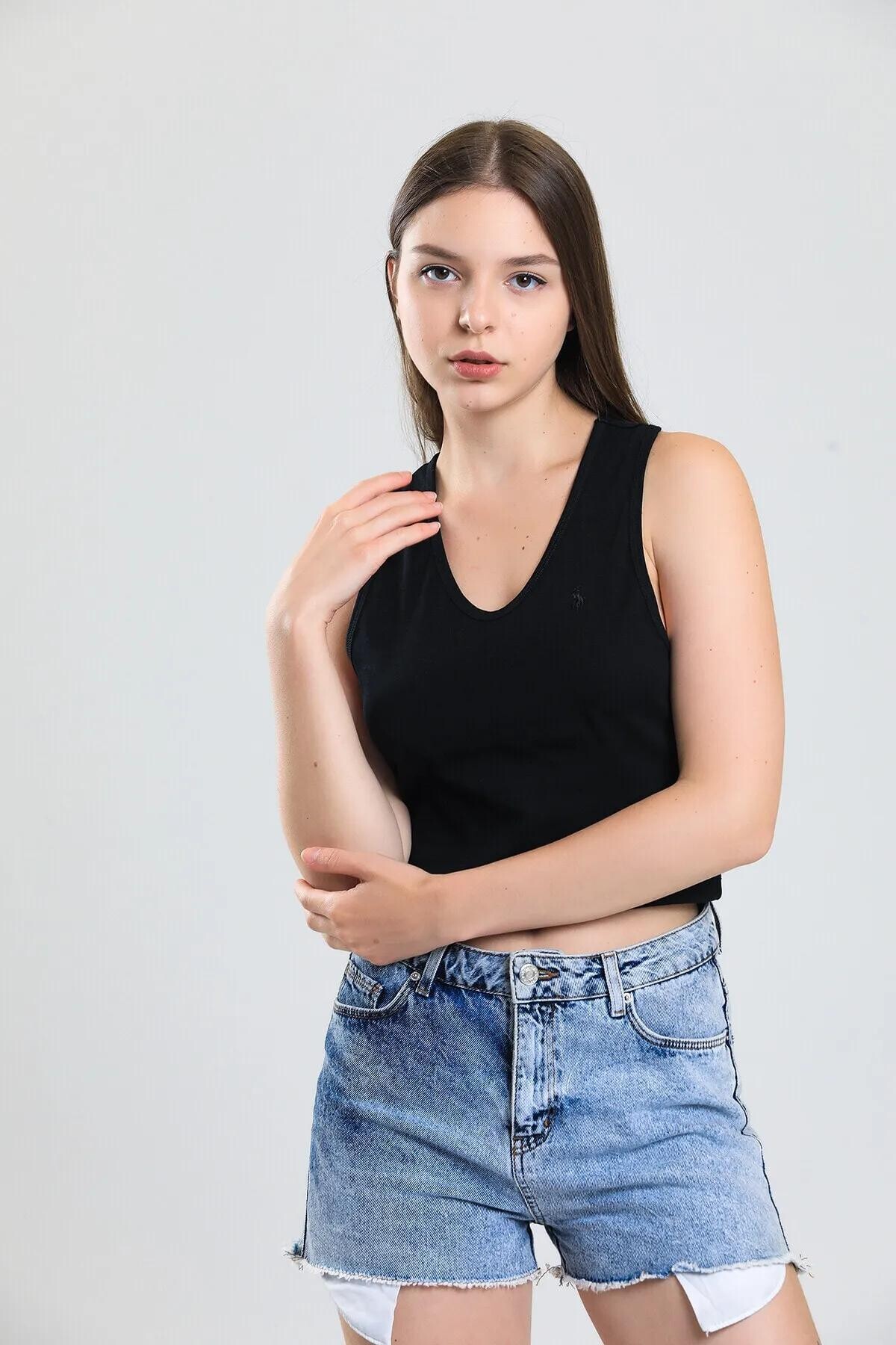 U Yaka Nakış Detaylı Atlet