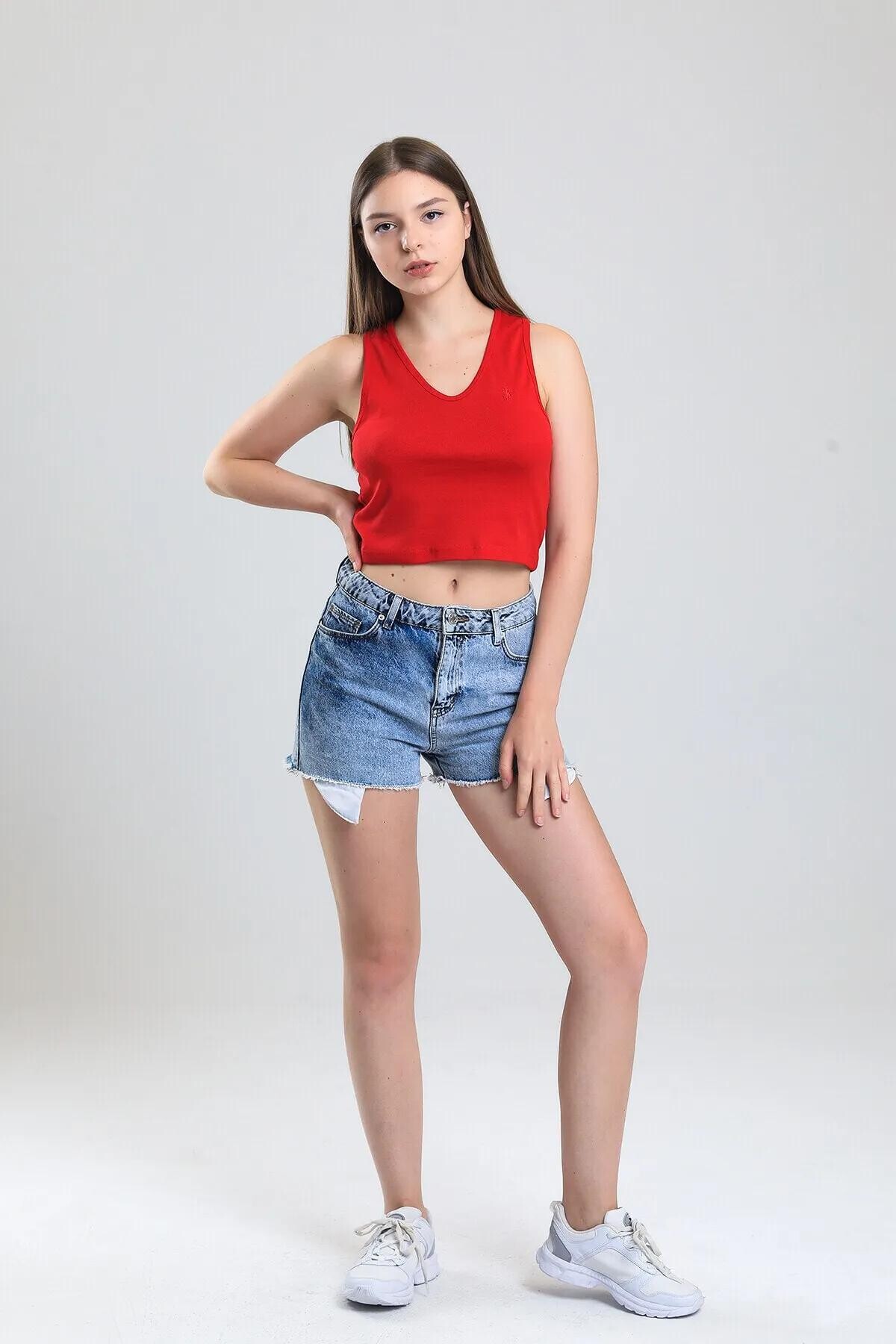 U Yaka Nakış Detaylı Atlet