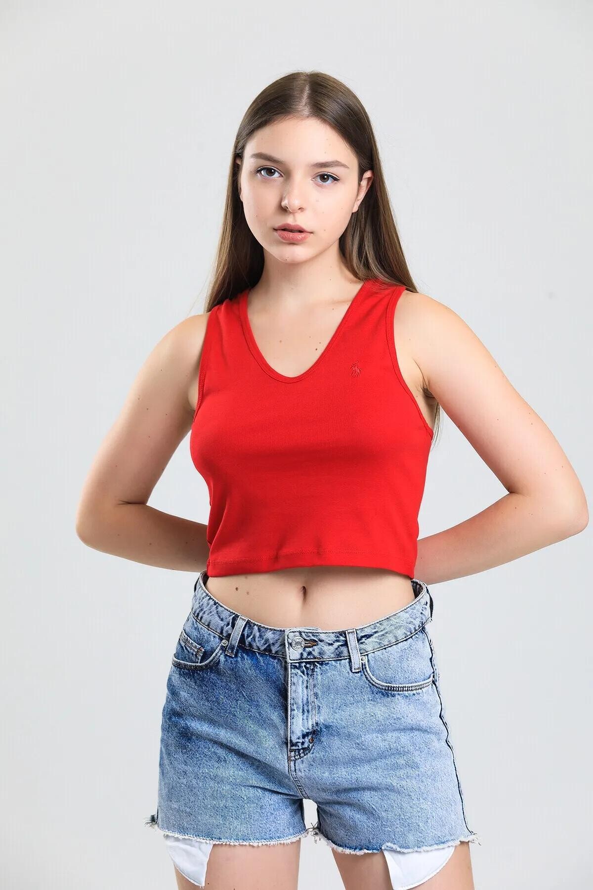 U Yaka Nakış Detaylı Atlet