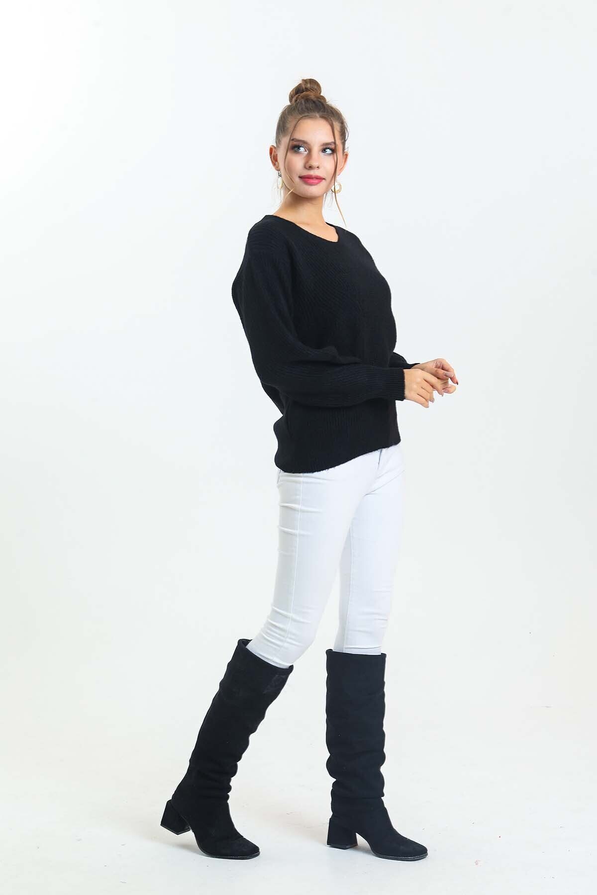 V Yaka Arkası Delikli Balon Kol Triko Kazak