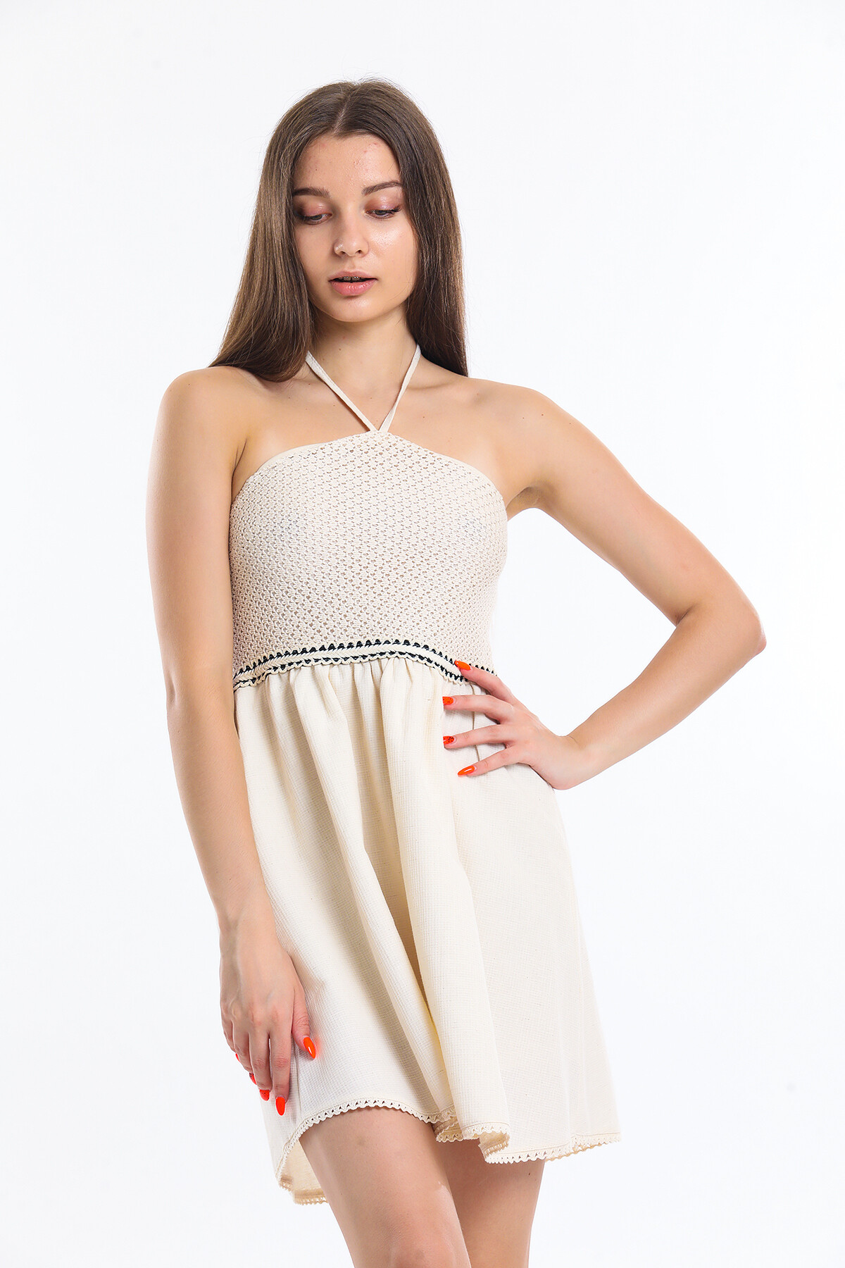 Yakası Bağcık Detaylı İçi Astarlı Güpürlü Kısa Elbise