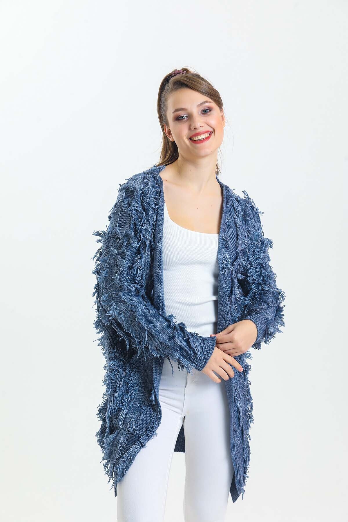 Yarasa Kol Püsküllü Triko Hırka