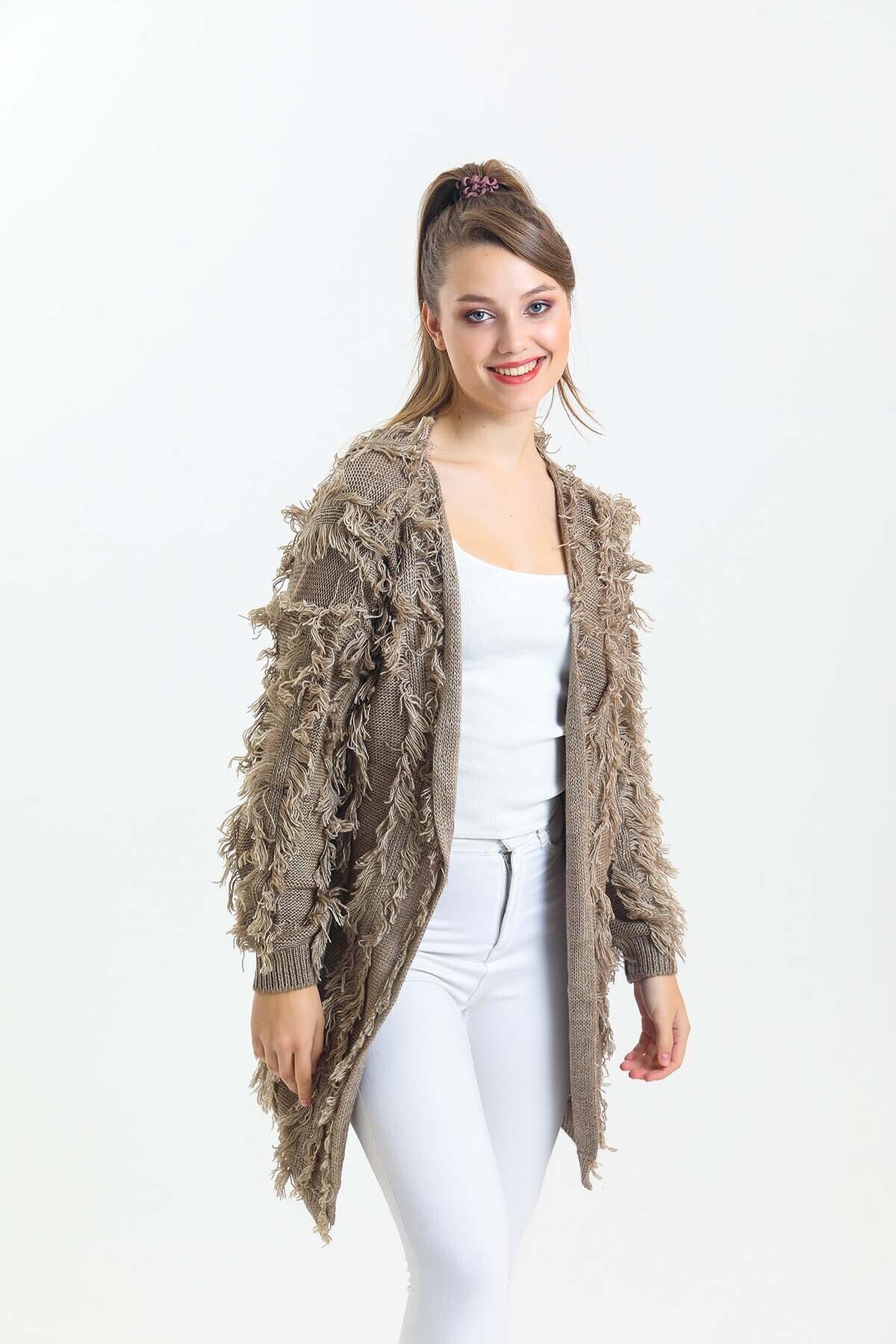 Yarasa Kol Püsküllü Triko Hırka